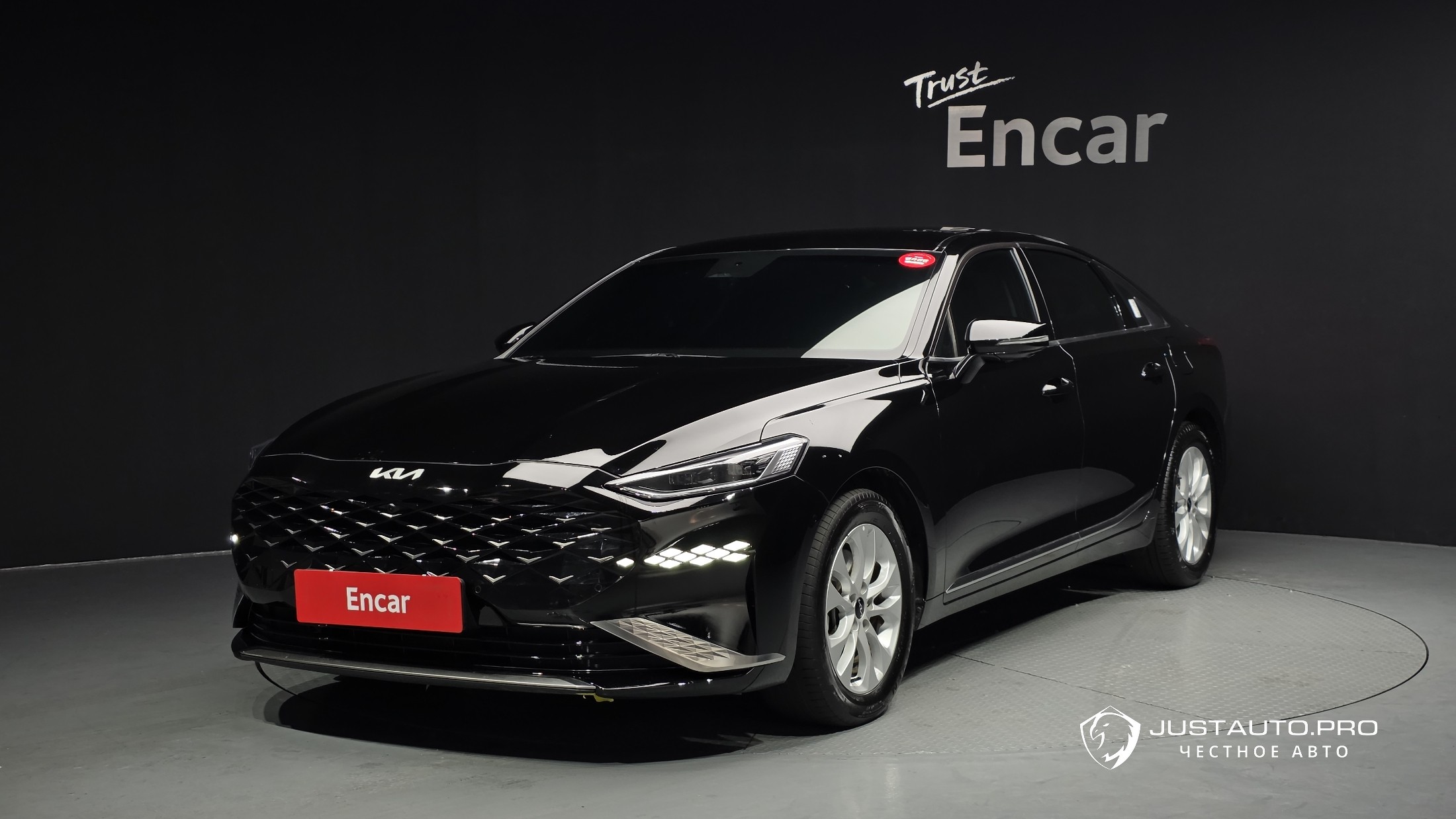 Автомобиль Kia K8