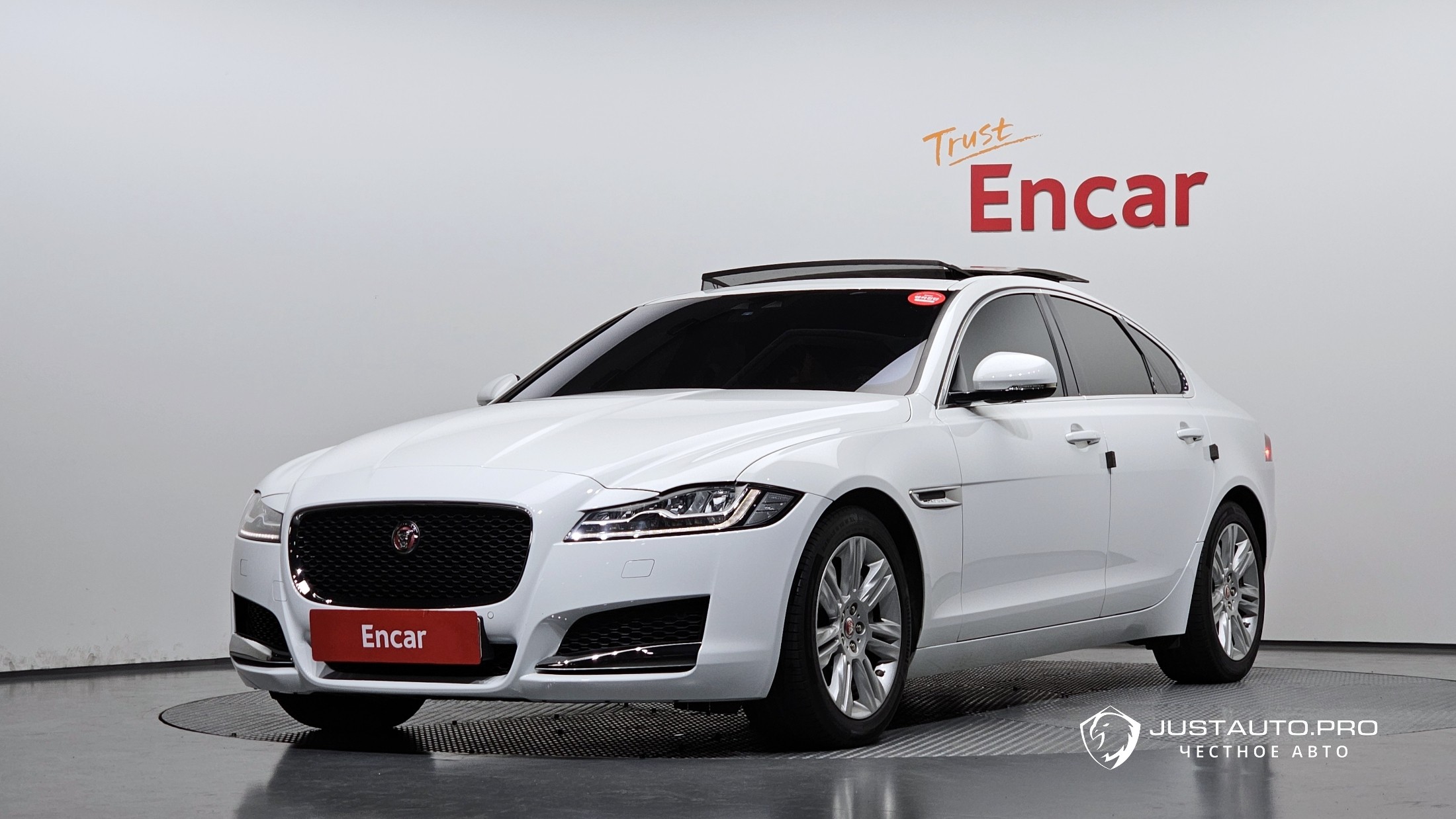 Автомобиль Jaguar XF