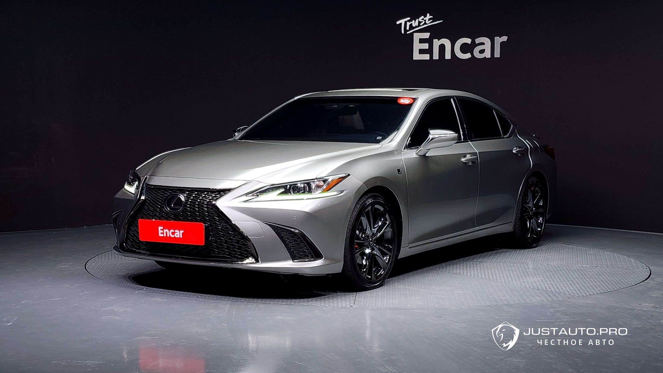 Автомобиль Lexus ES
