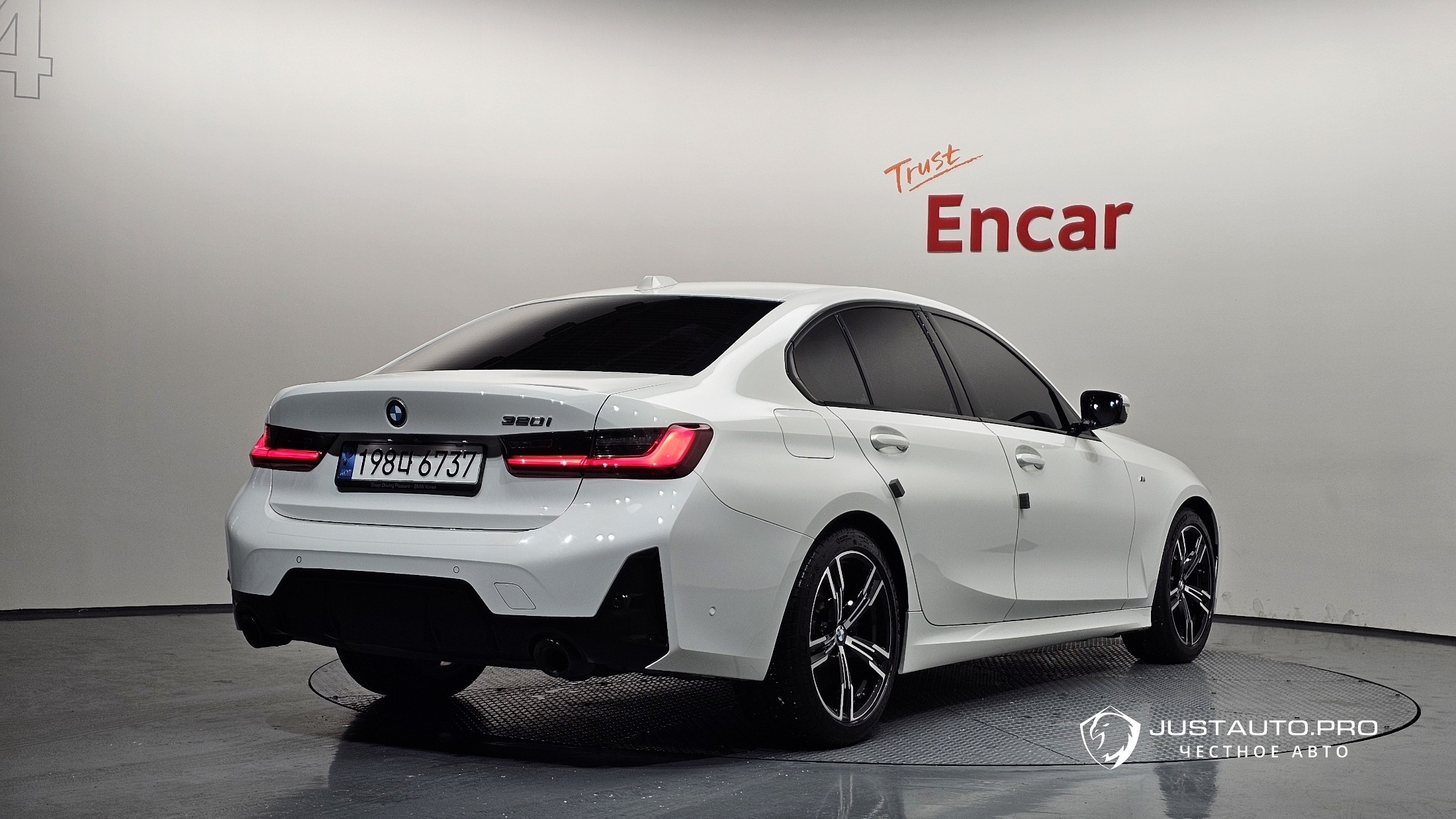 Автомобиль BMW 3-Series