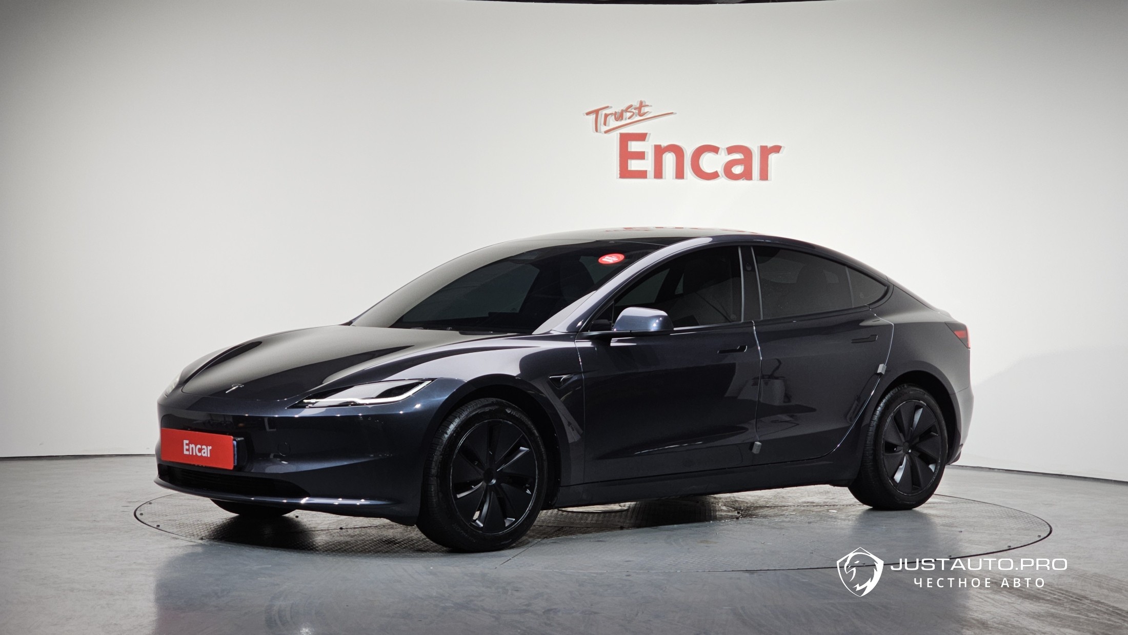 Автомобиль Tesla Model 3