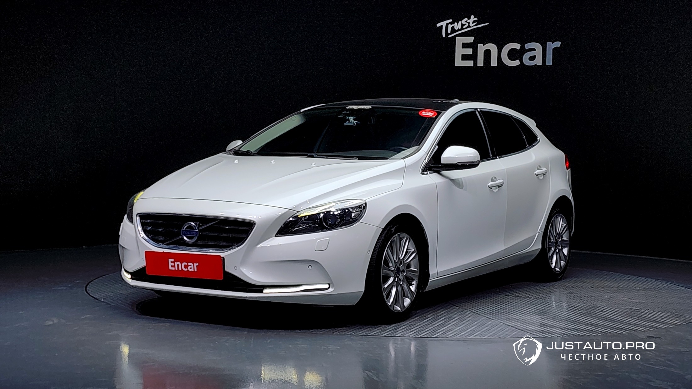 Автомобиль Volvo V40