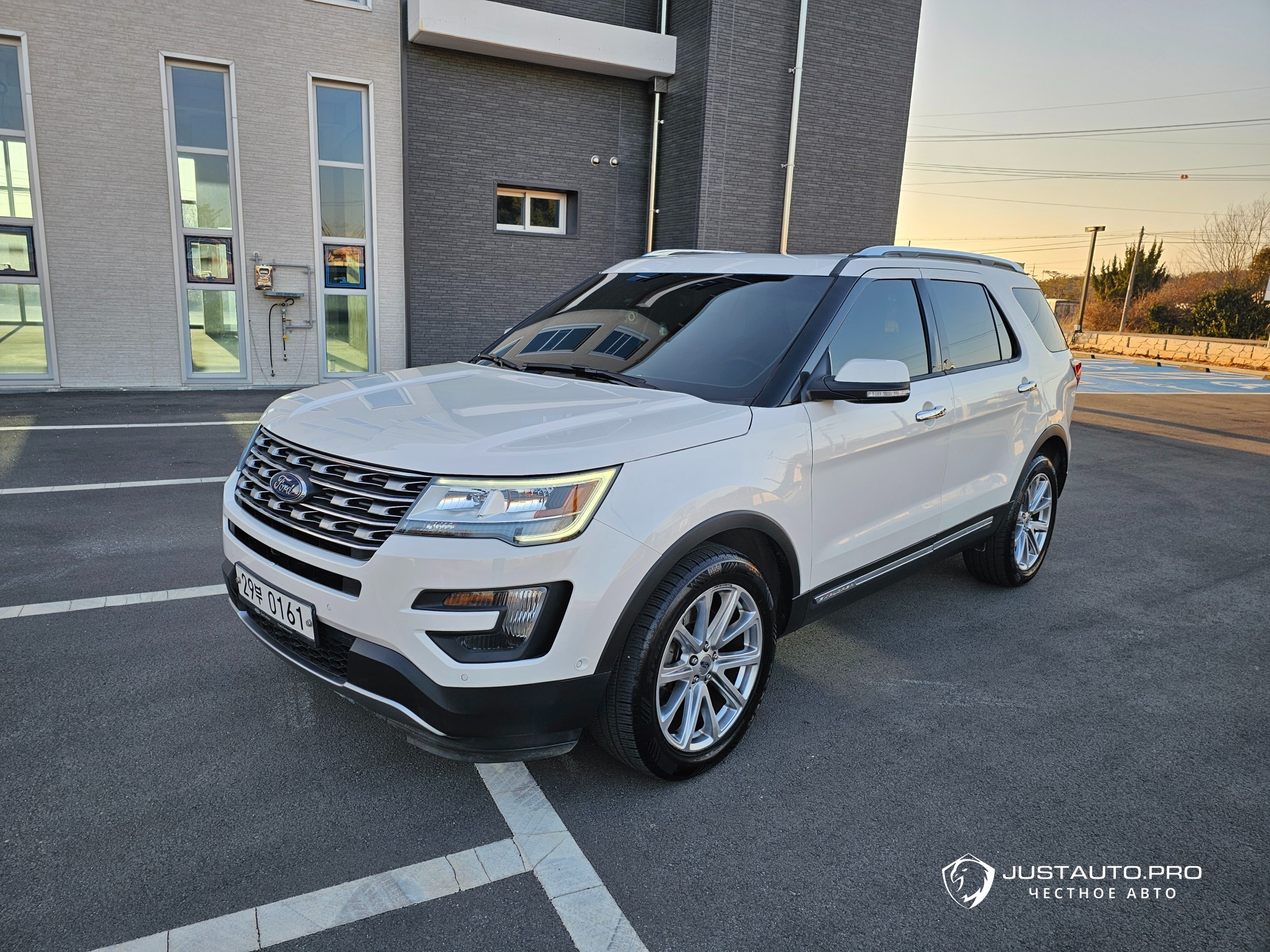 Автомобиль Ford Explorer