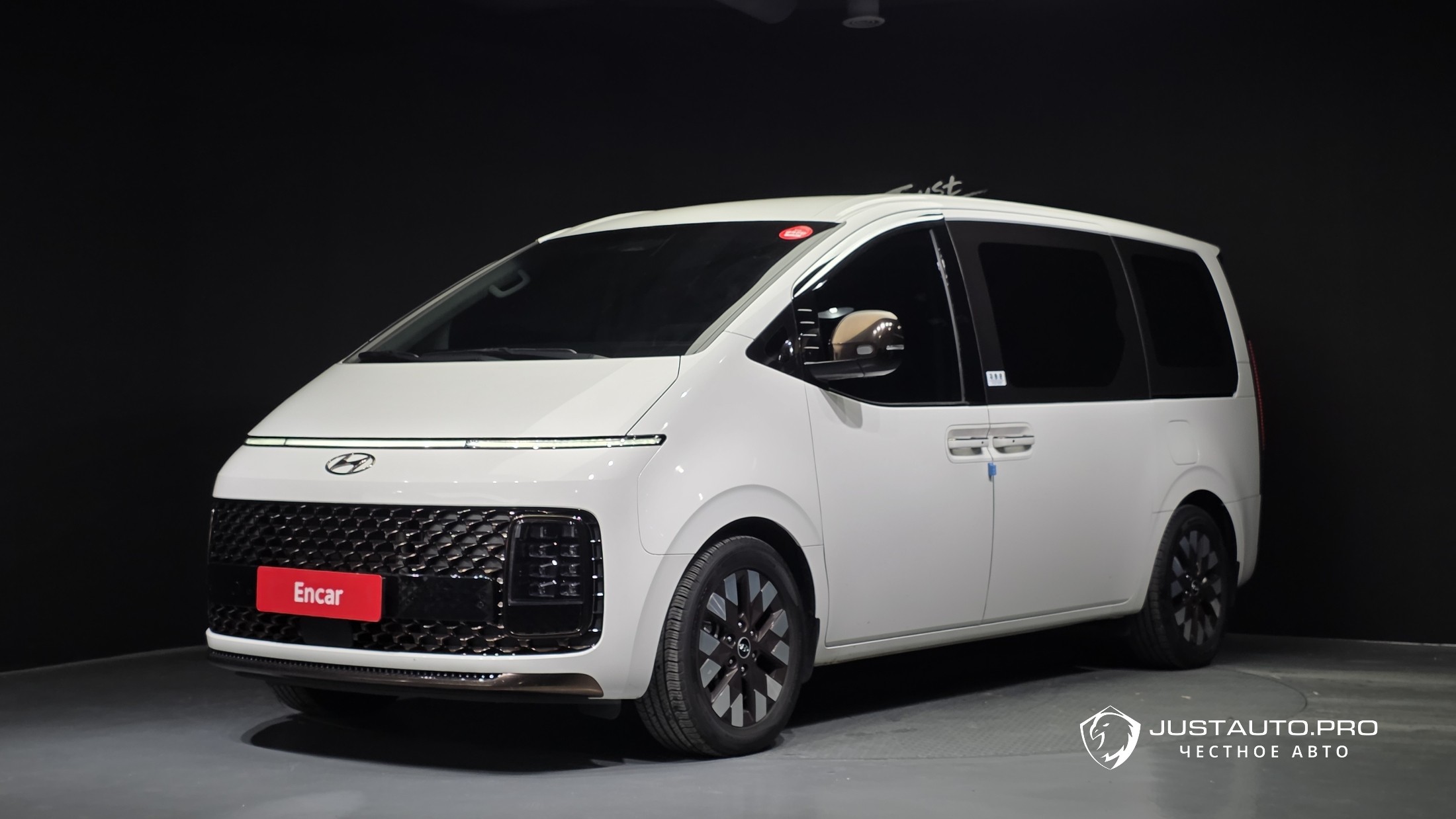 Автомобиль Hyundai Staria