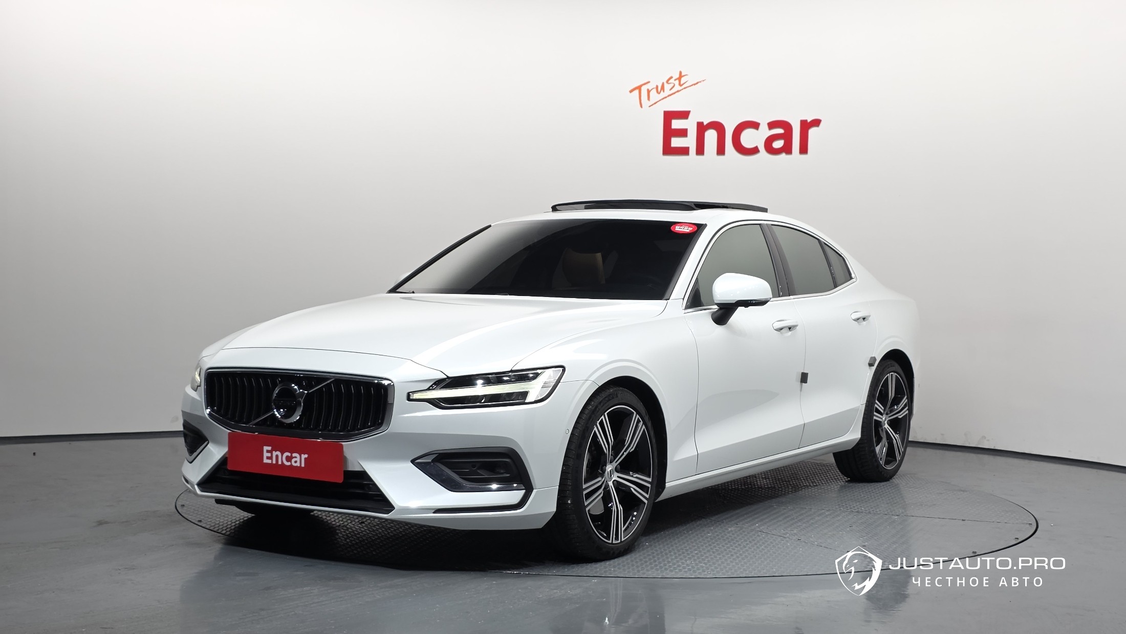 Автомобиль Volvo S60