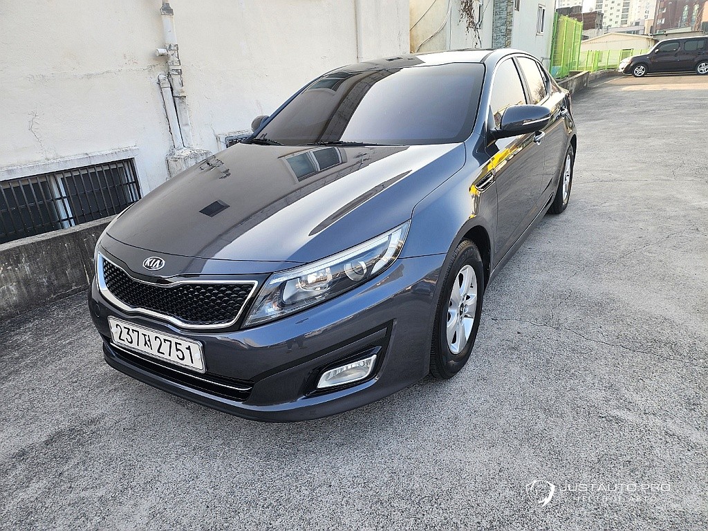 Автомобиль Kia K5
