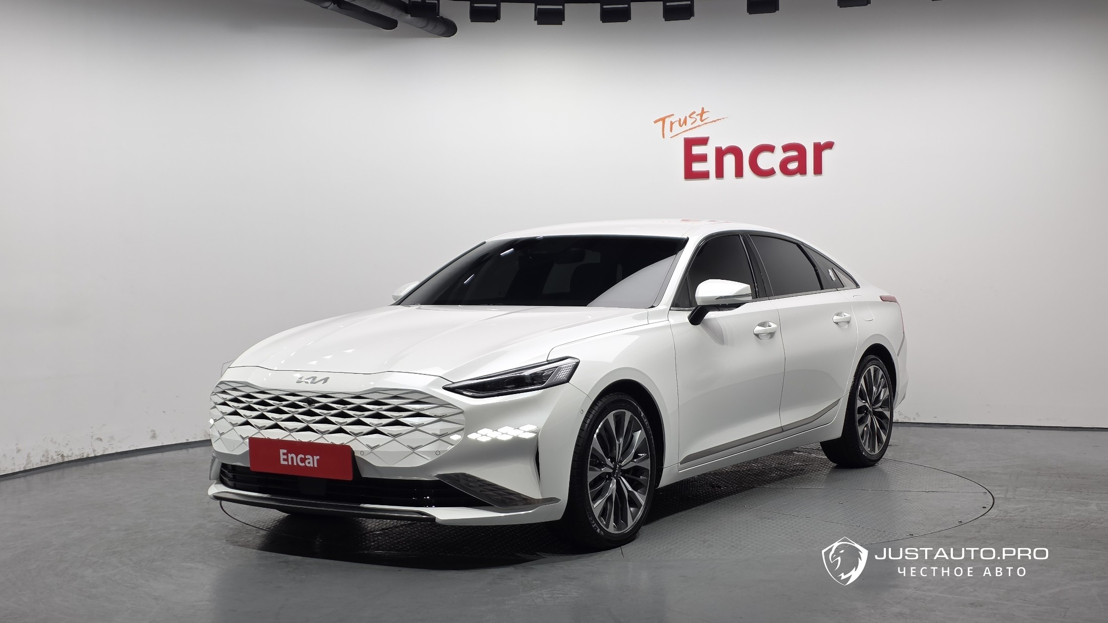 Автомобиль Kia K8