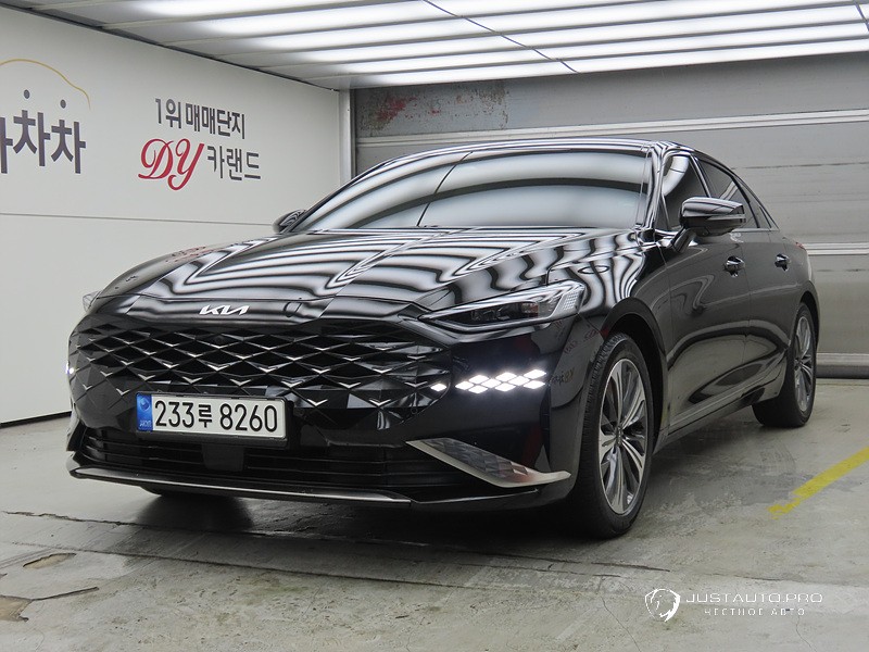 Автомобиль Kia K8