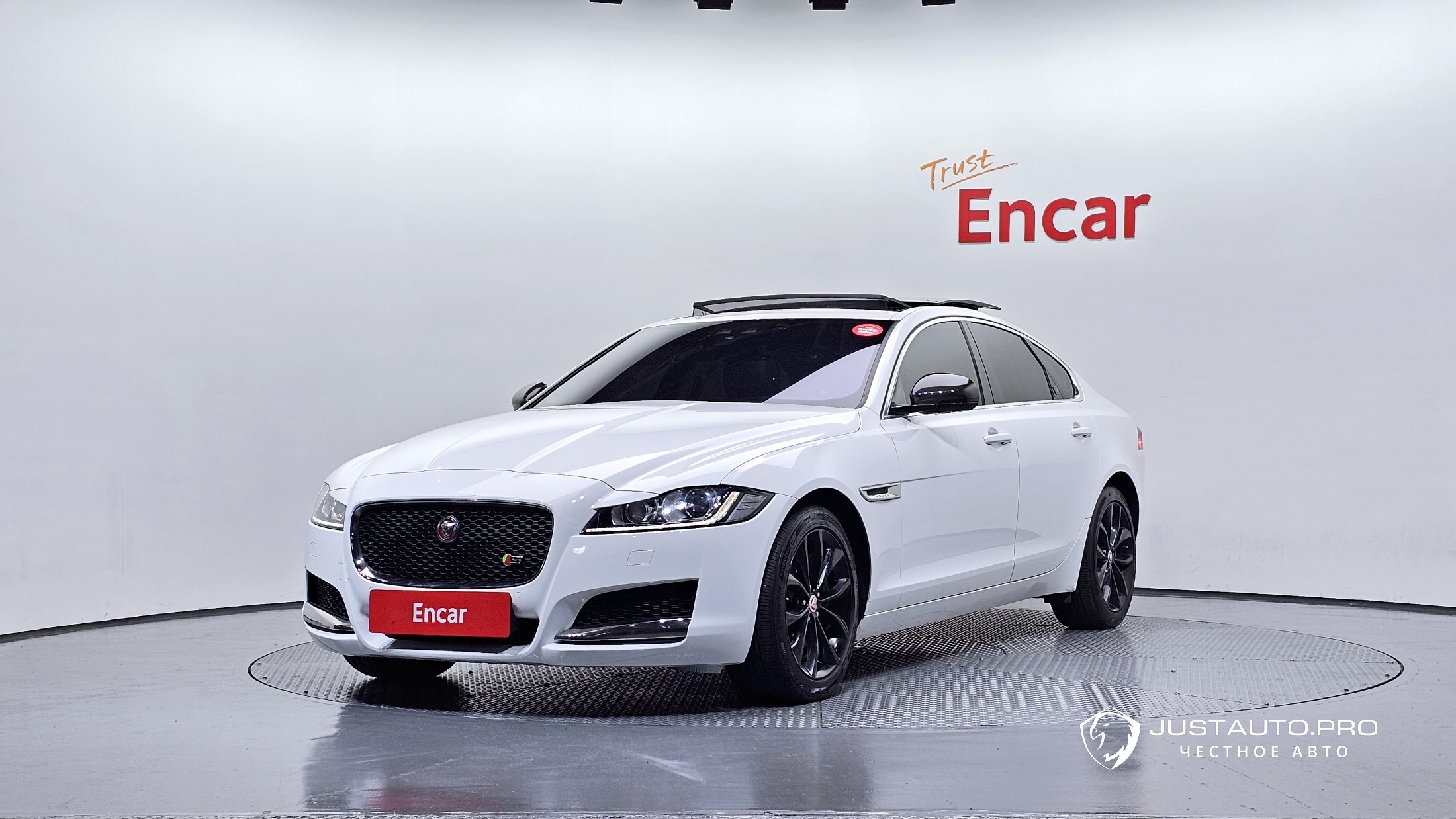 Автомобиль Jaguar XF