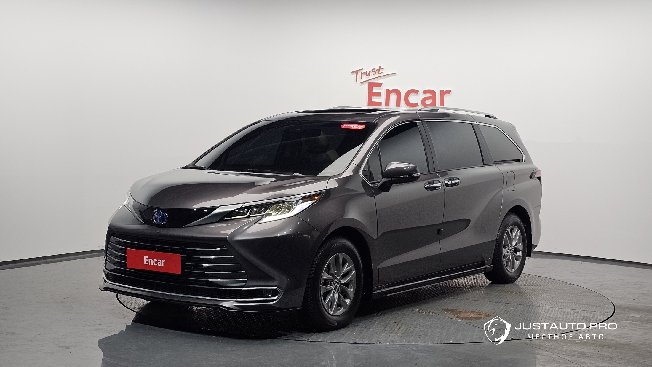 Автомобиль Toyota Sienna