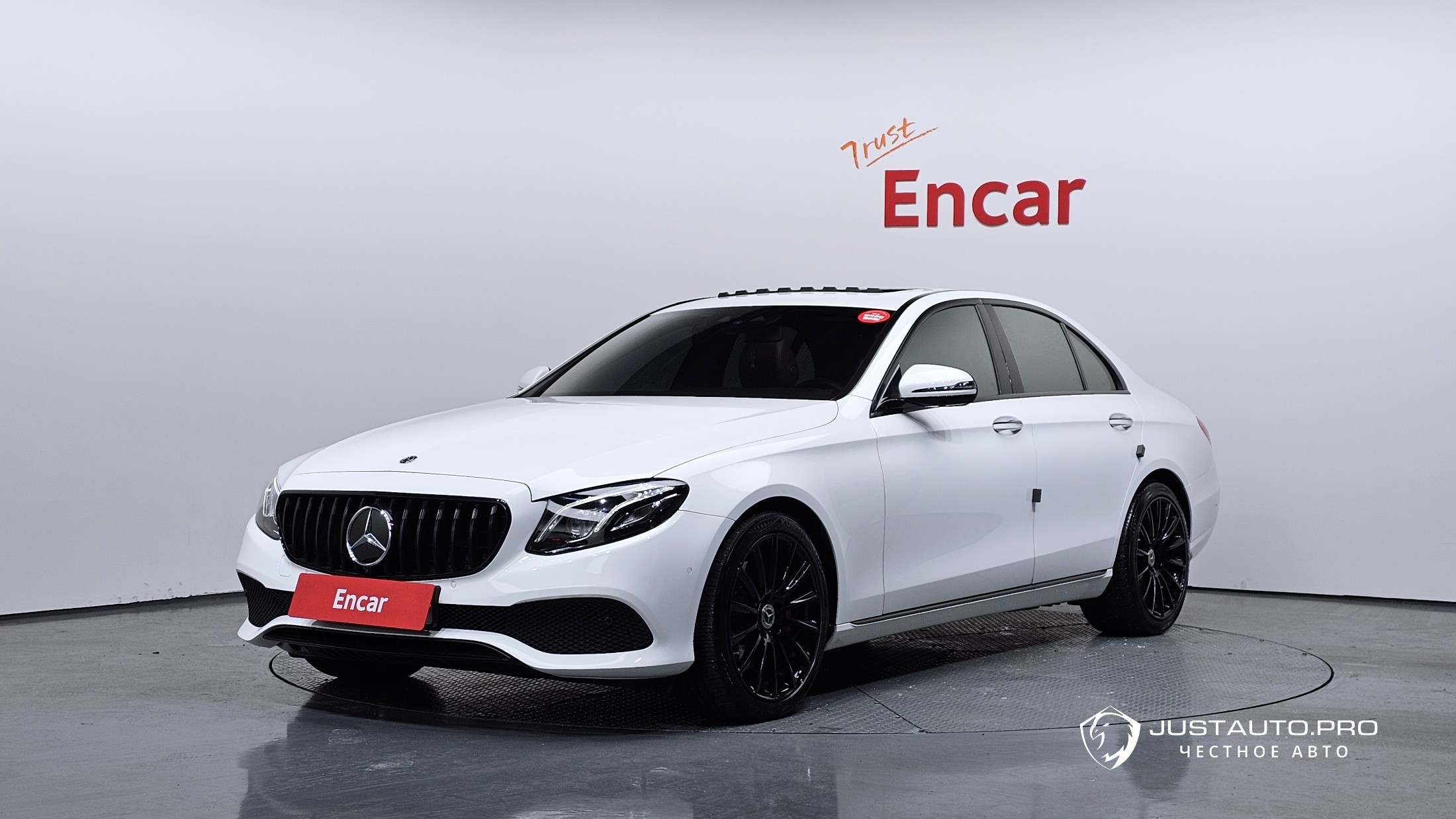 Автомобиль Mercedes-Benz E-Class