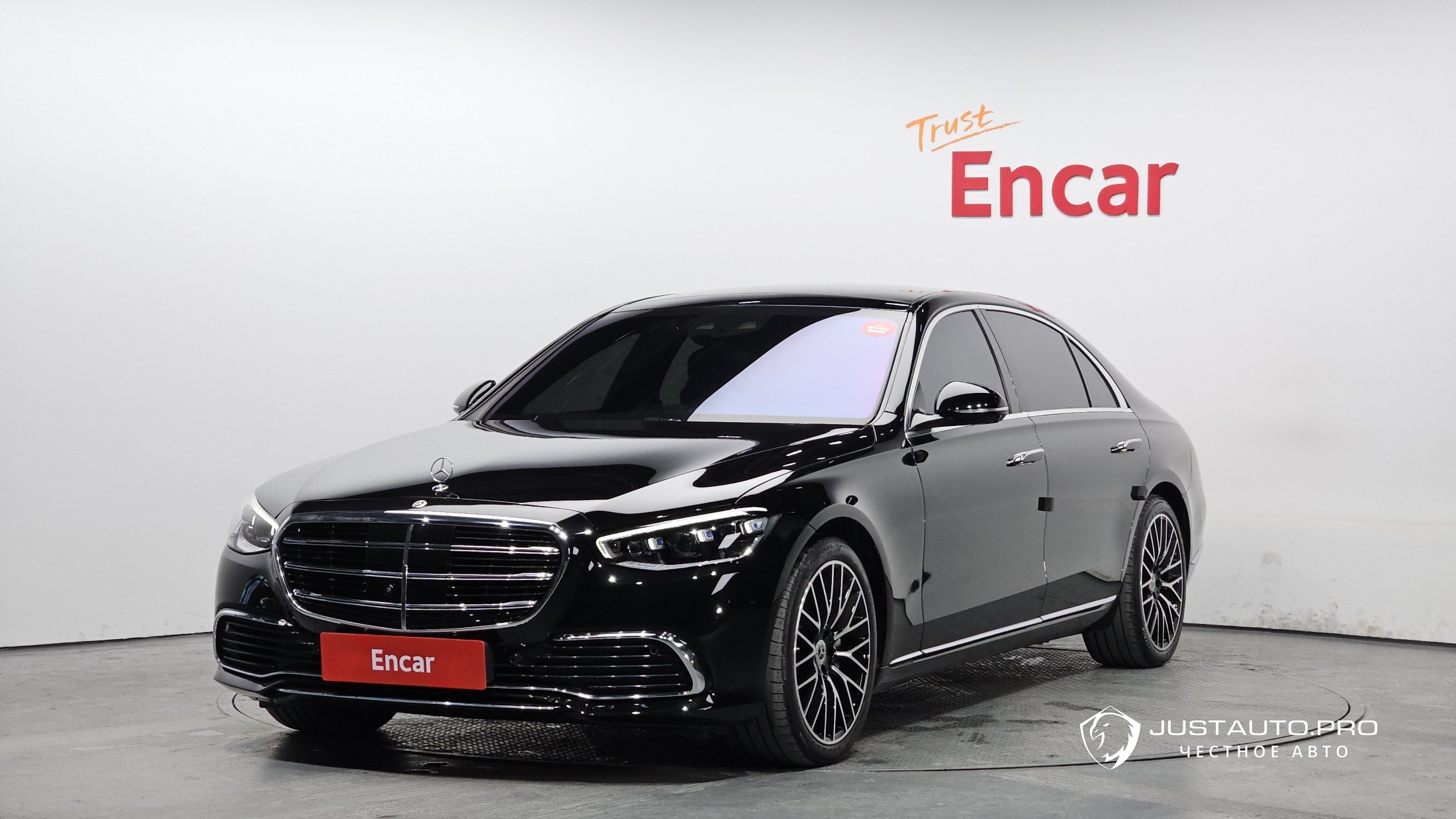 Автомобиль Mercedes-Benz S-Class