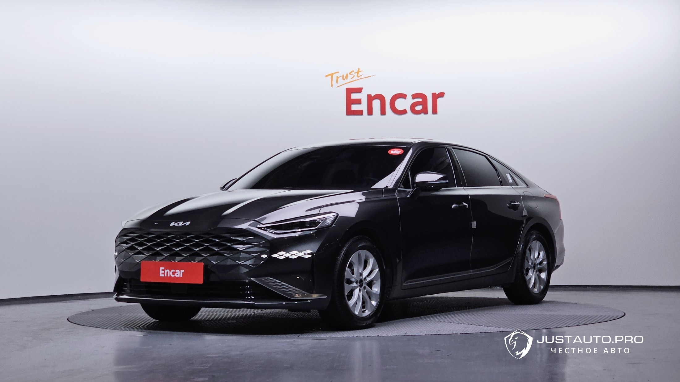 Автомобиль Kia K8