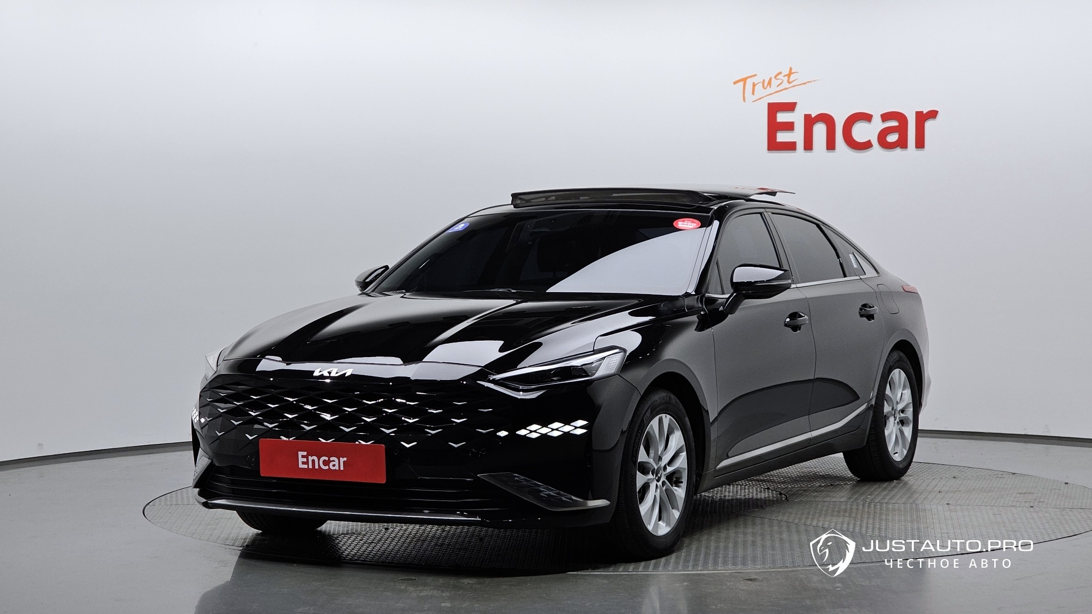 Автомобиль Kia K8