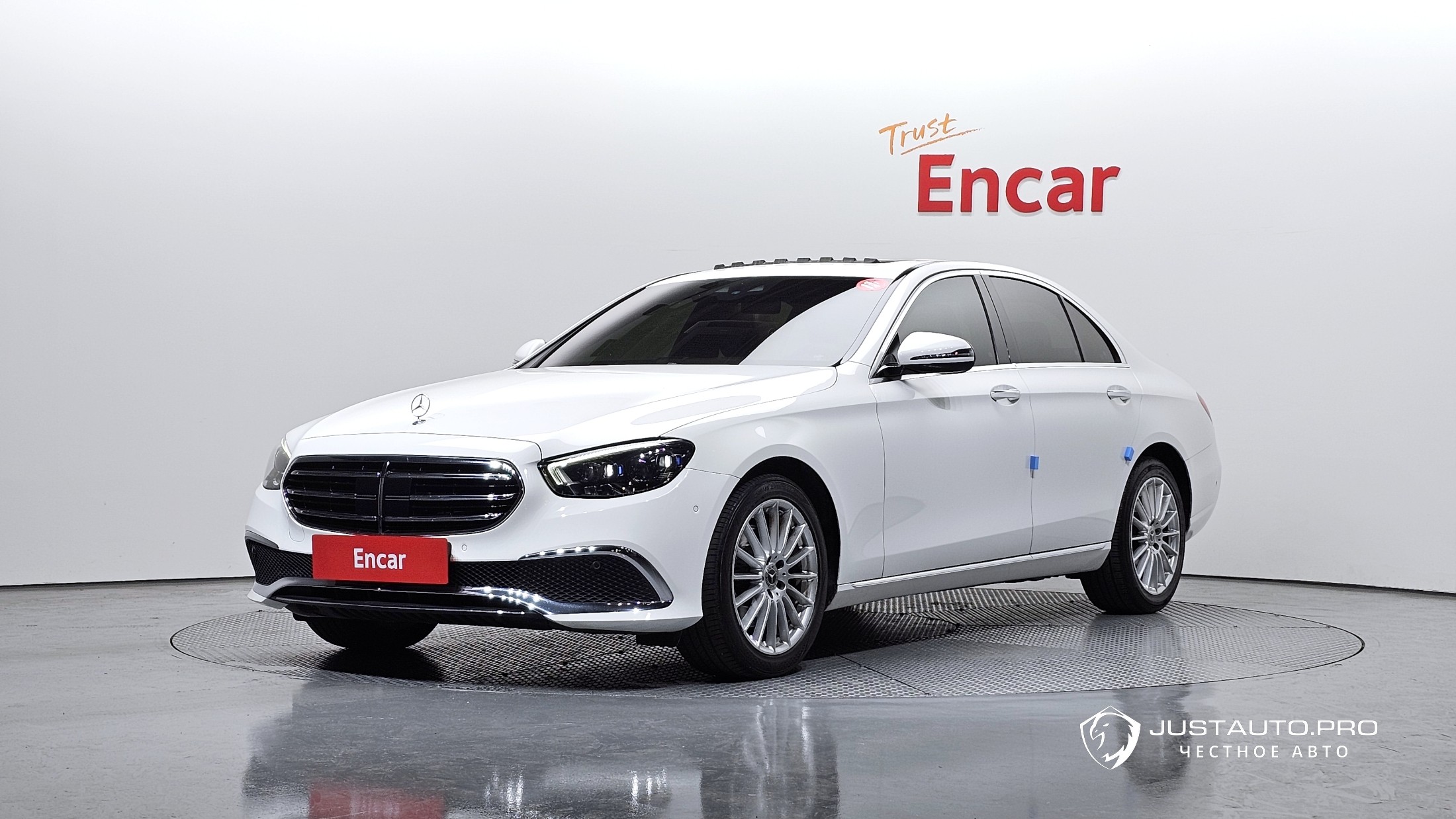 Автомобиль Mercedes-Benz E-Class