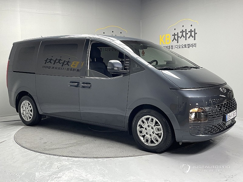 Автомобиль Hyundai Staria