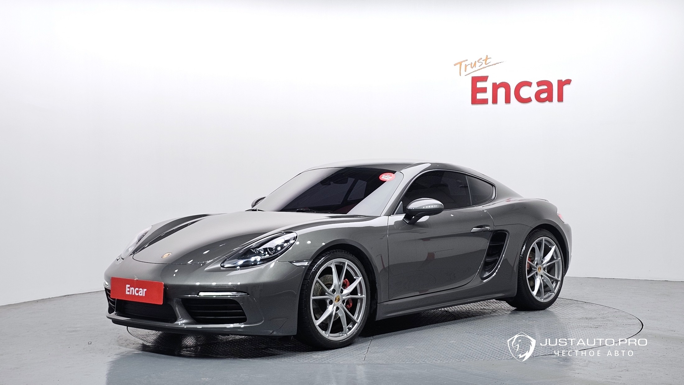 Автомобиль Porsche 718