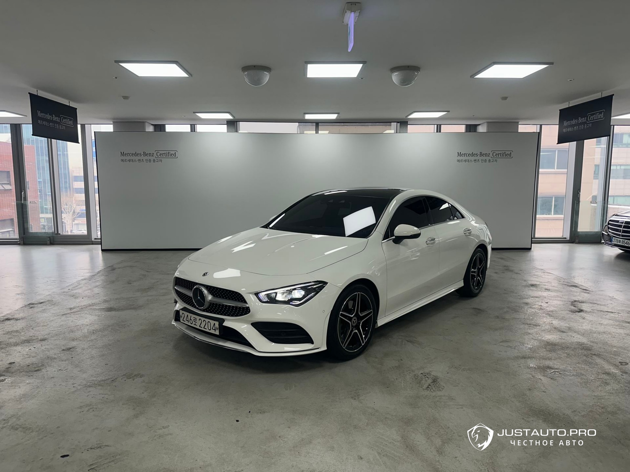 Автомобиль Mercedes-Benz CLA-Class