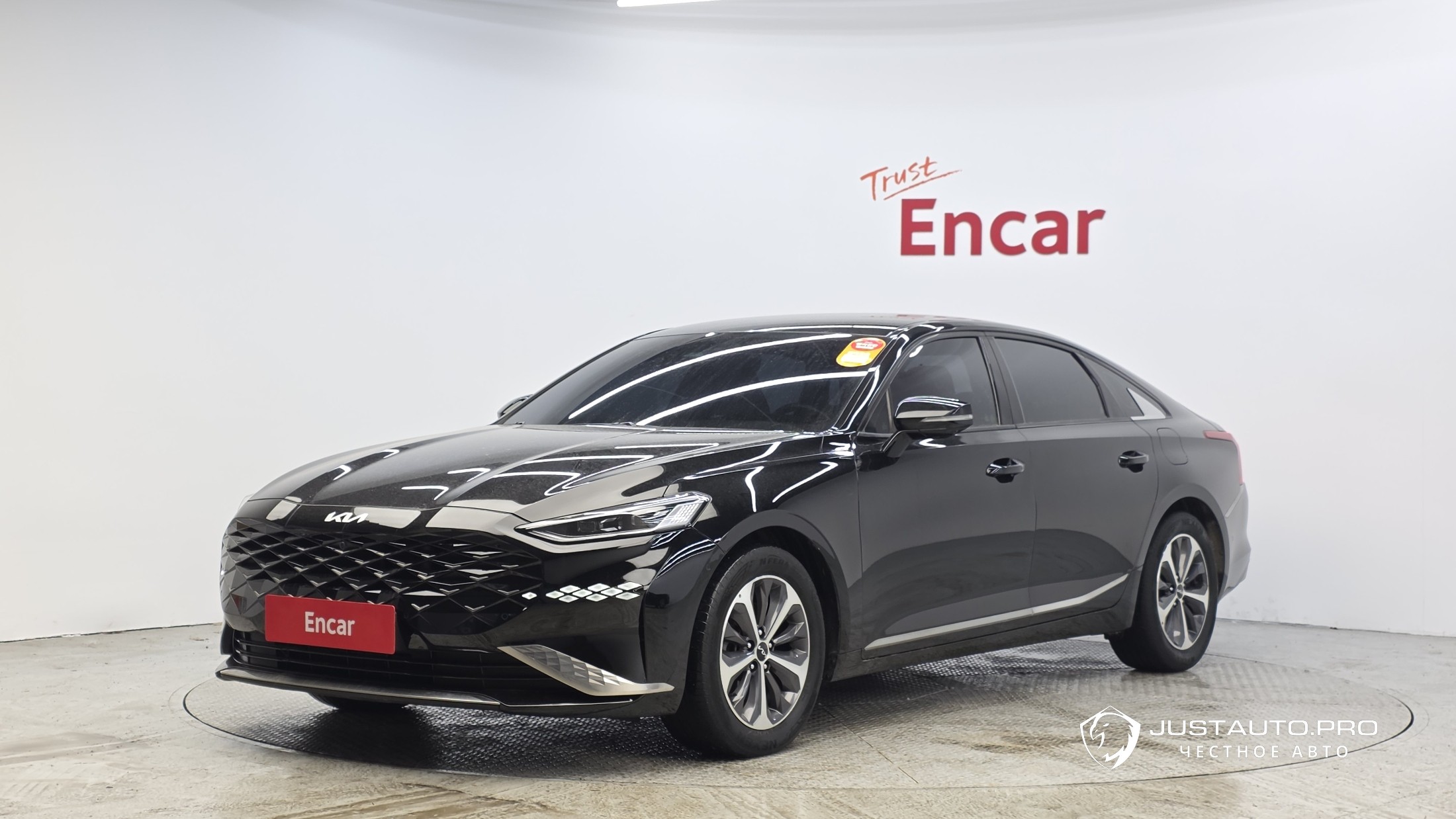 Автомобиль Kia K8