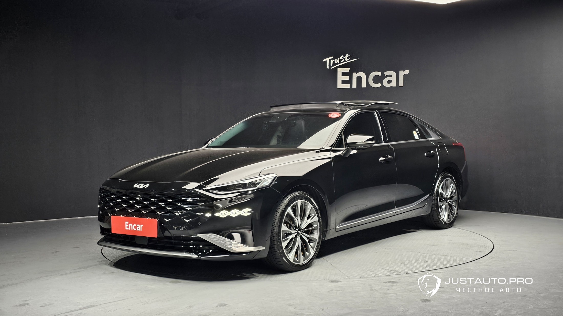 Автомобиль Kia K8