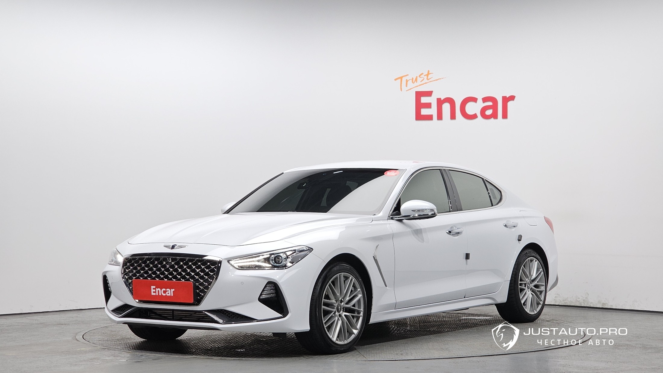 Автомобиль Genesis G70