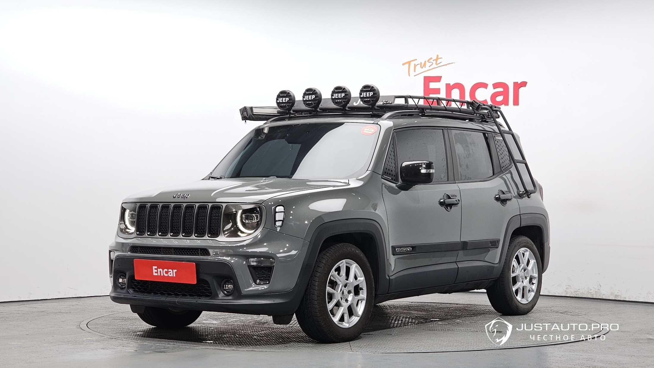 Автомобиль Jeep Renegade