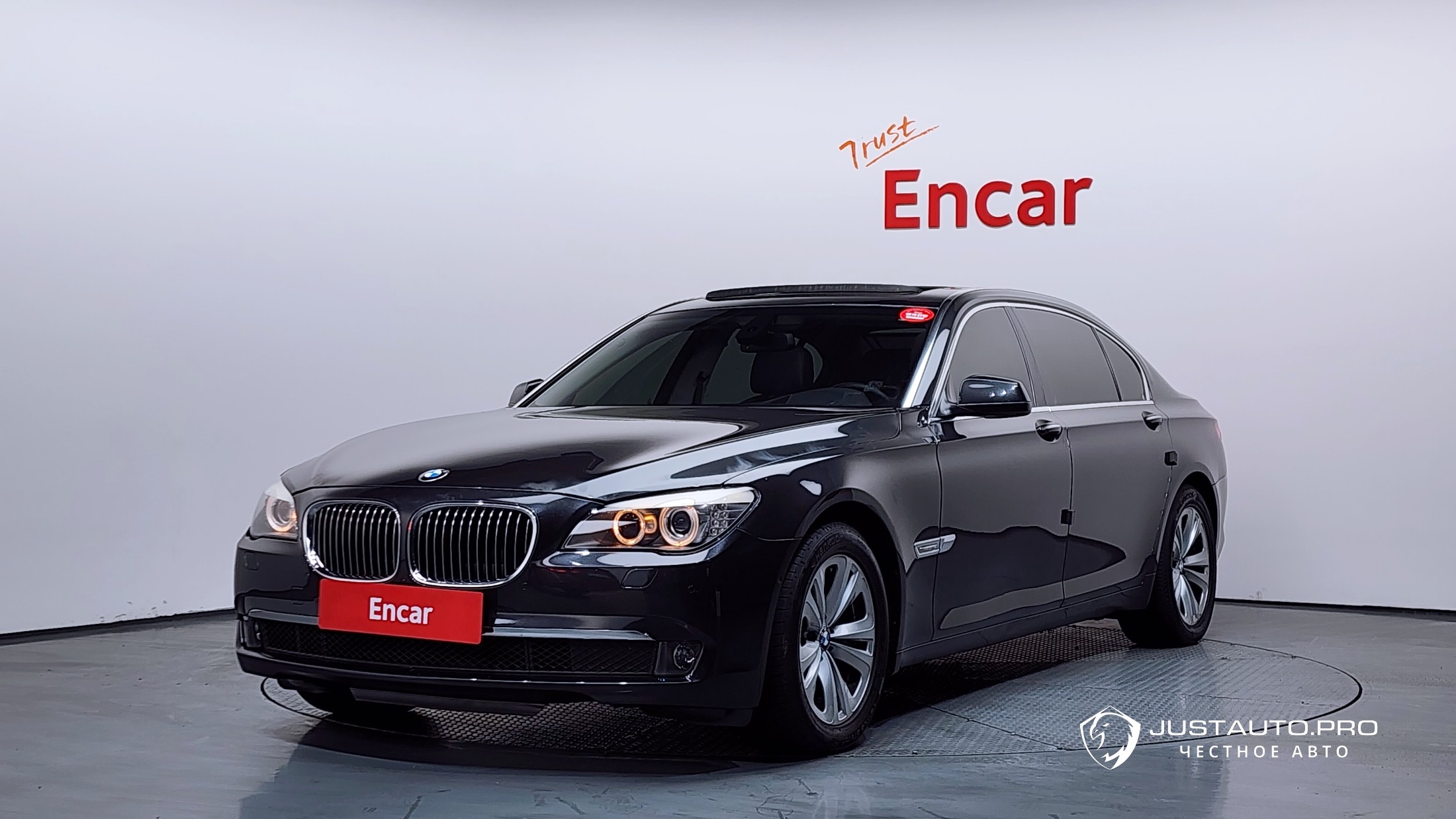 Автомобиль BMW 7-Series