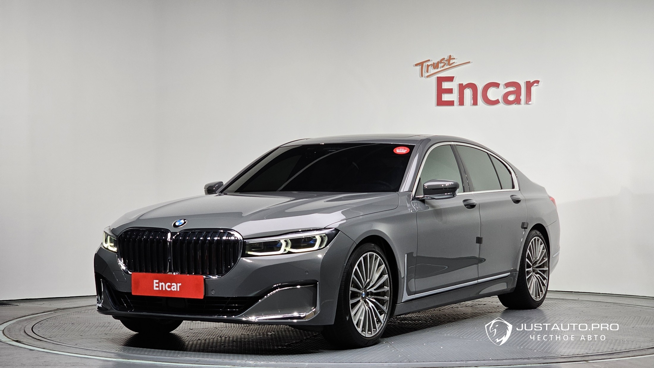 Автомобиль BMW 7-Series