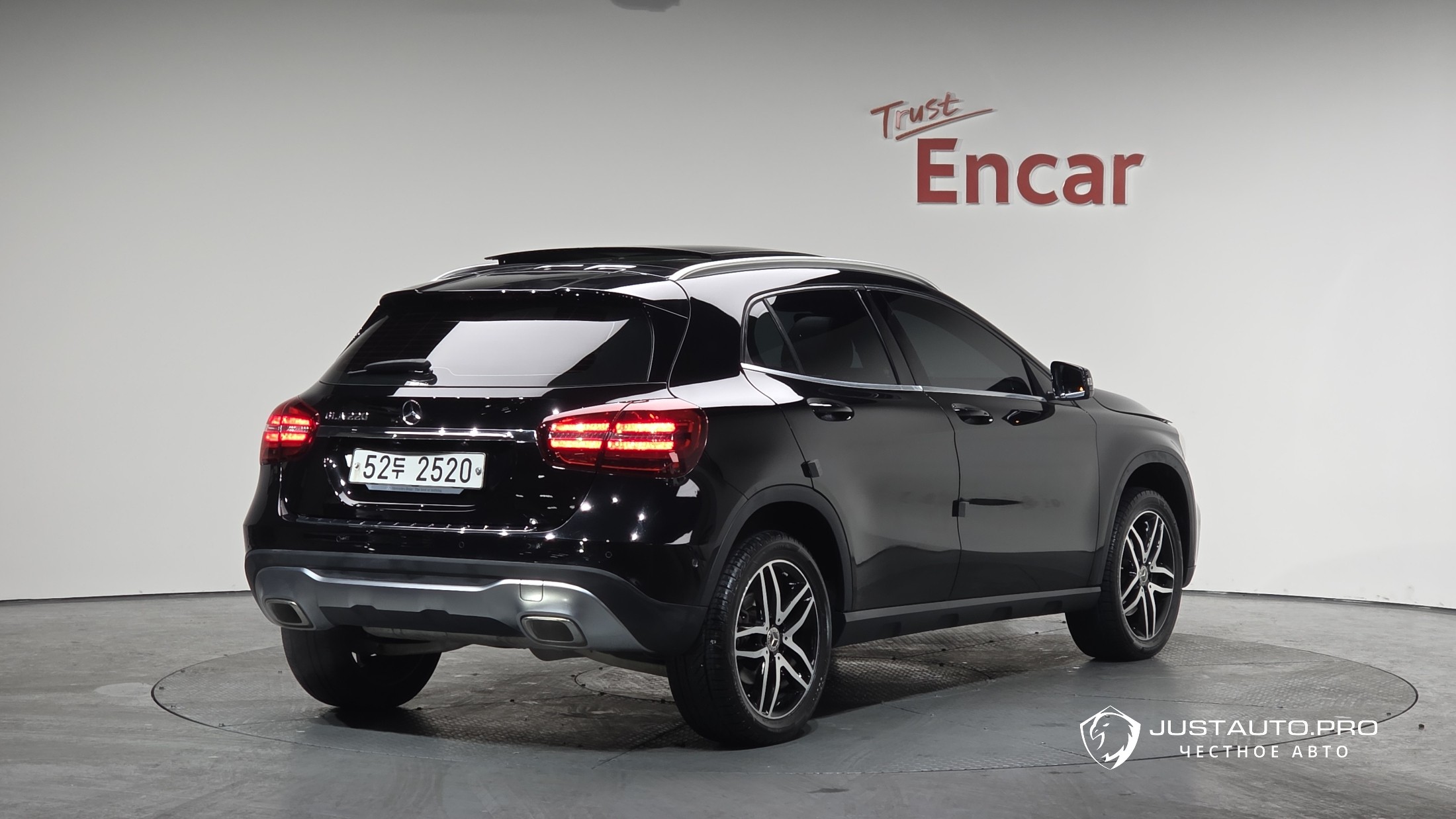 Автомобиль Mercedes-Benz GLA-Class