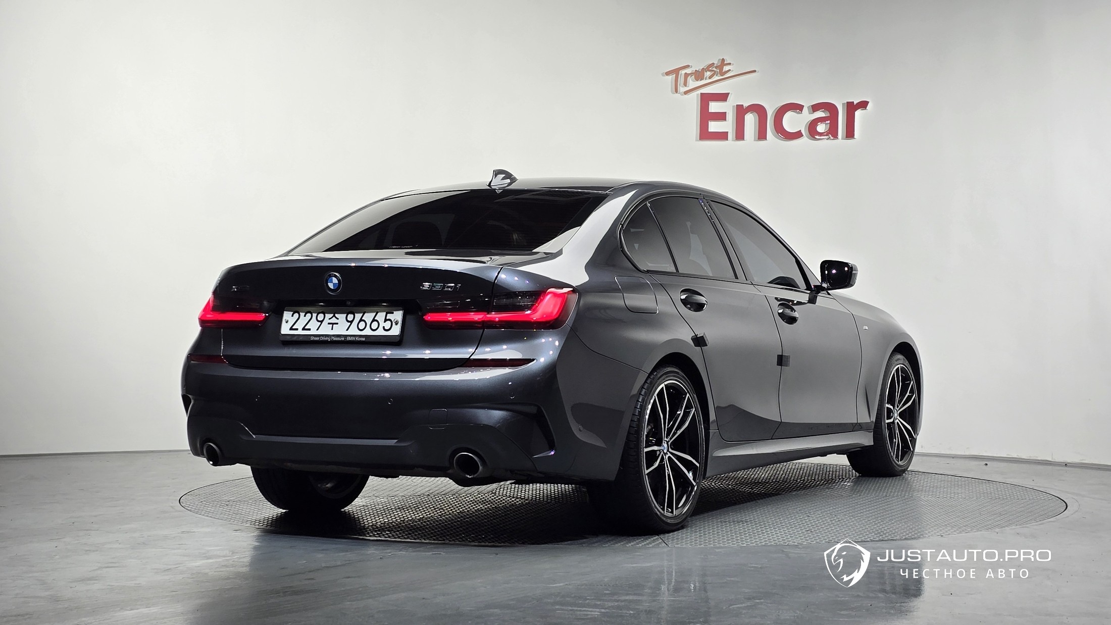 Автомобиль BMW 3-Series