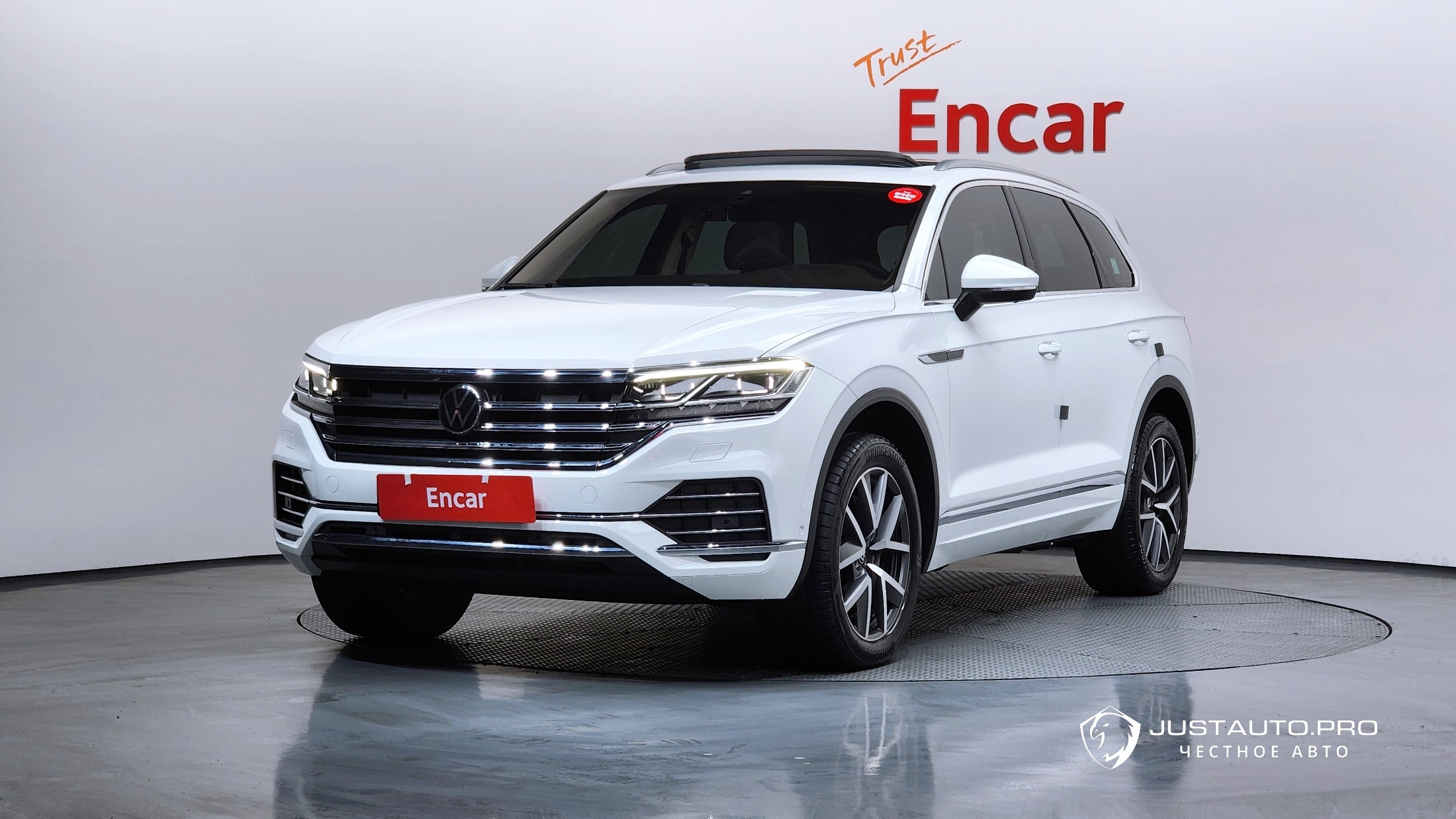 Автомобиль Volkswagen Touareg