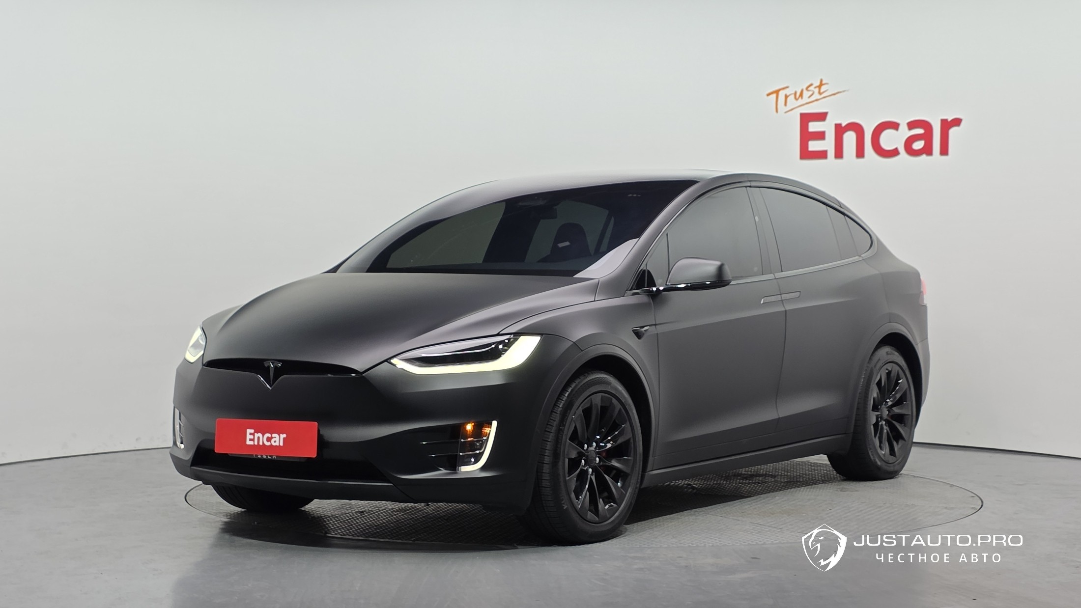 Автомобиль Tesla Model X