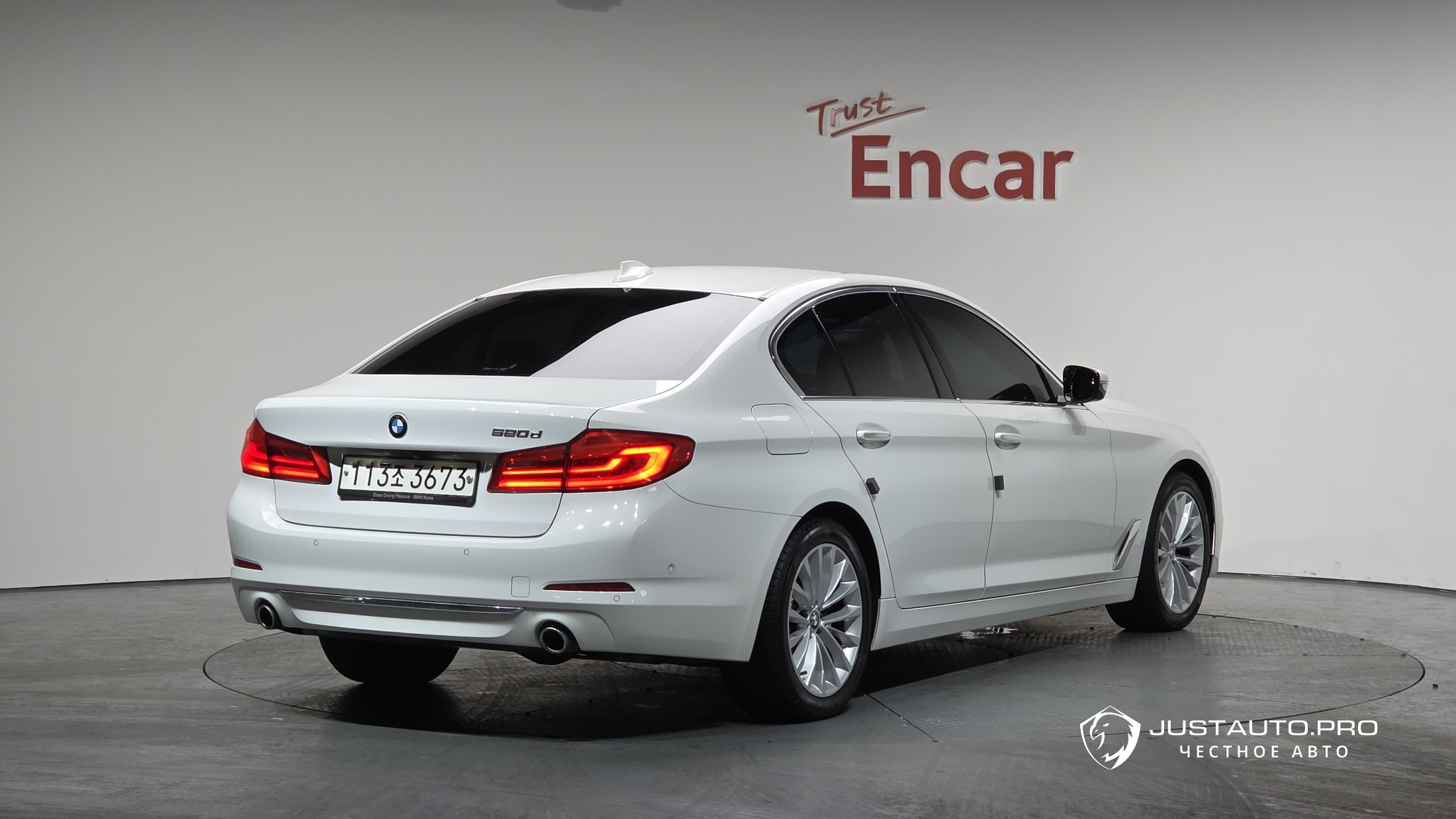 Автомобиль BMW 5-Series