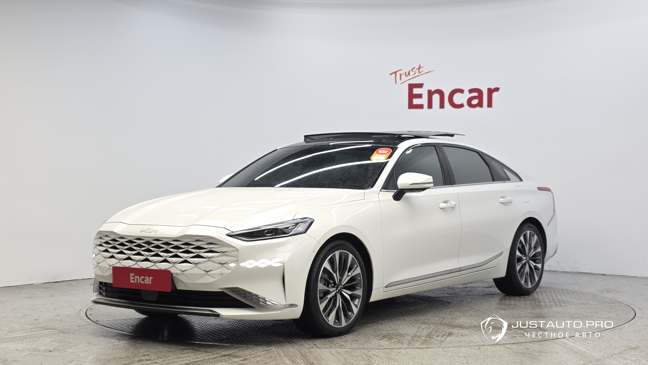 Автомобиль Kia K8