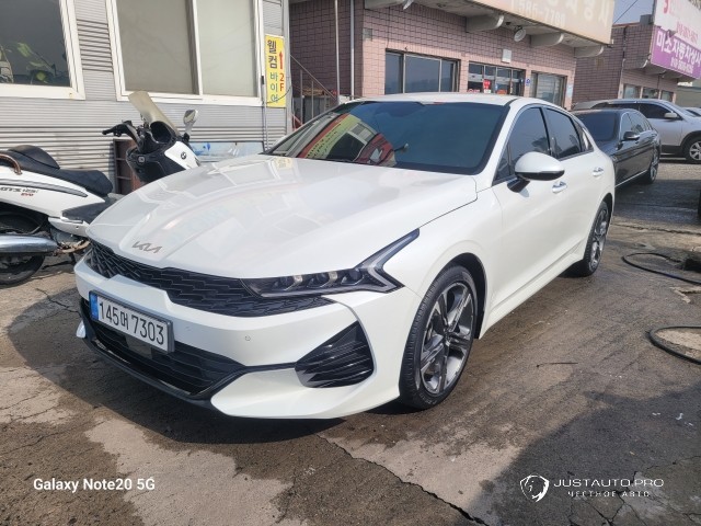 Автомобиль Kia K5