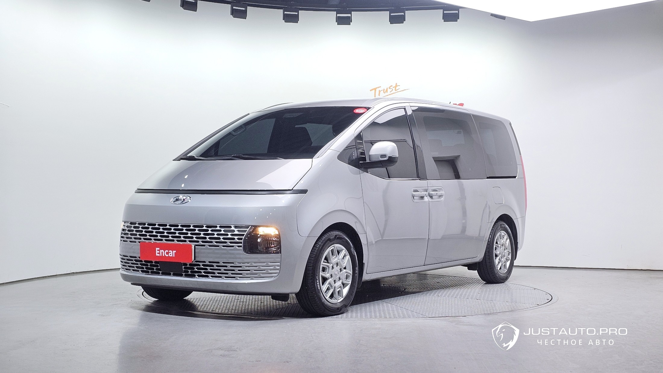 Автомобиль Hyundai Staria