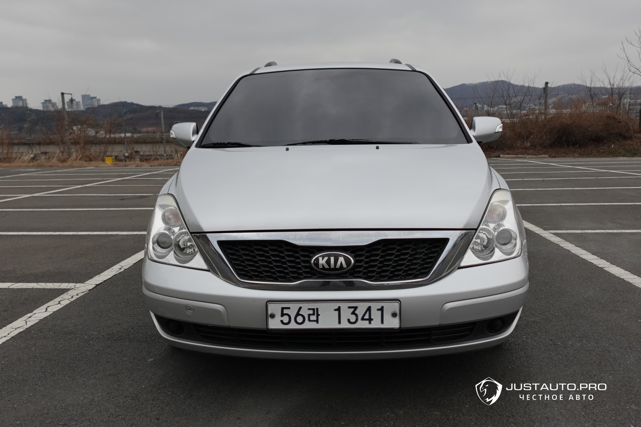 Автомобиль Kia Canival