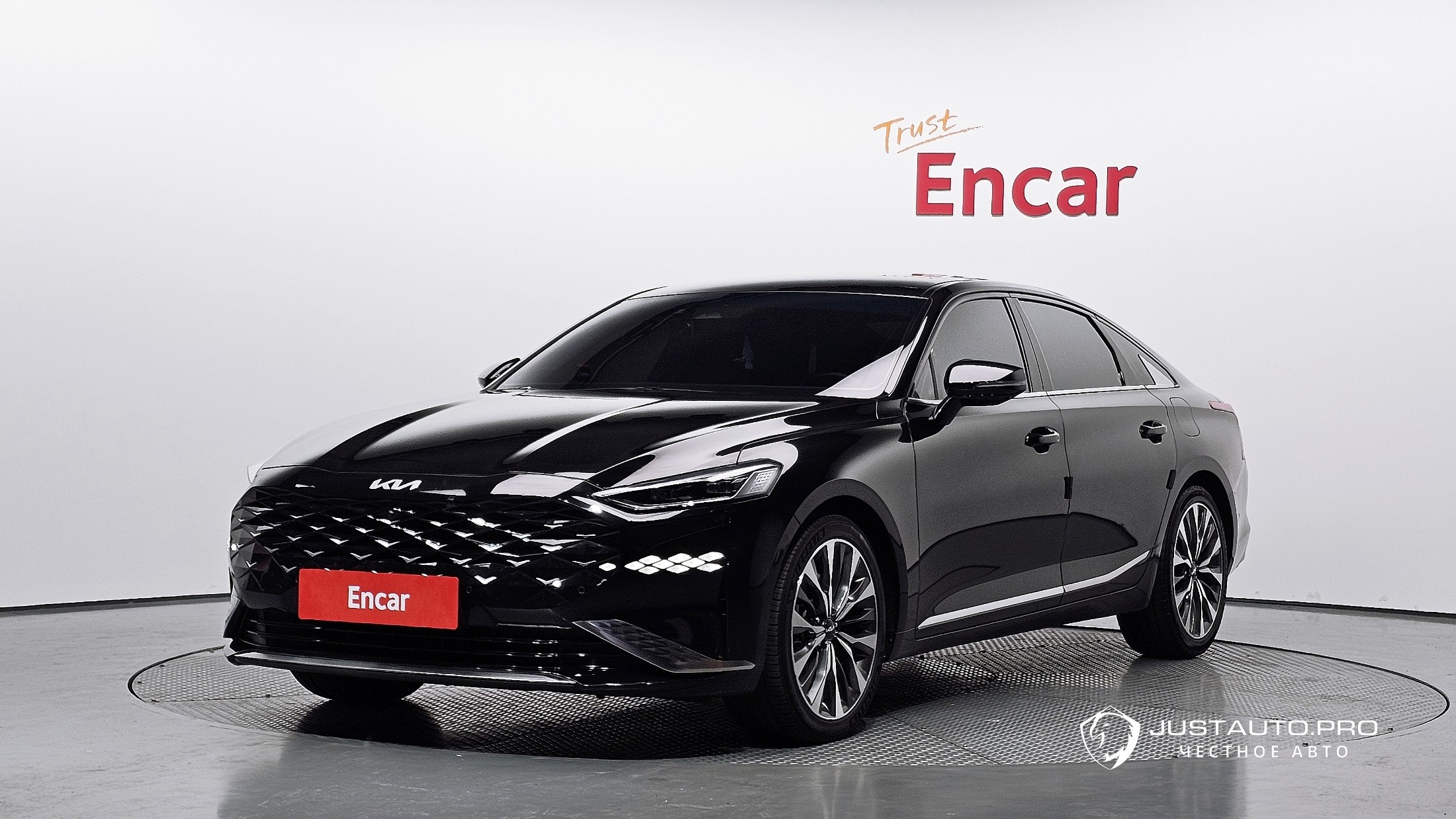 Автомобиль Kia K8