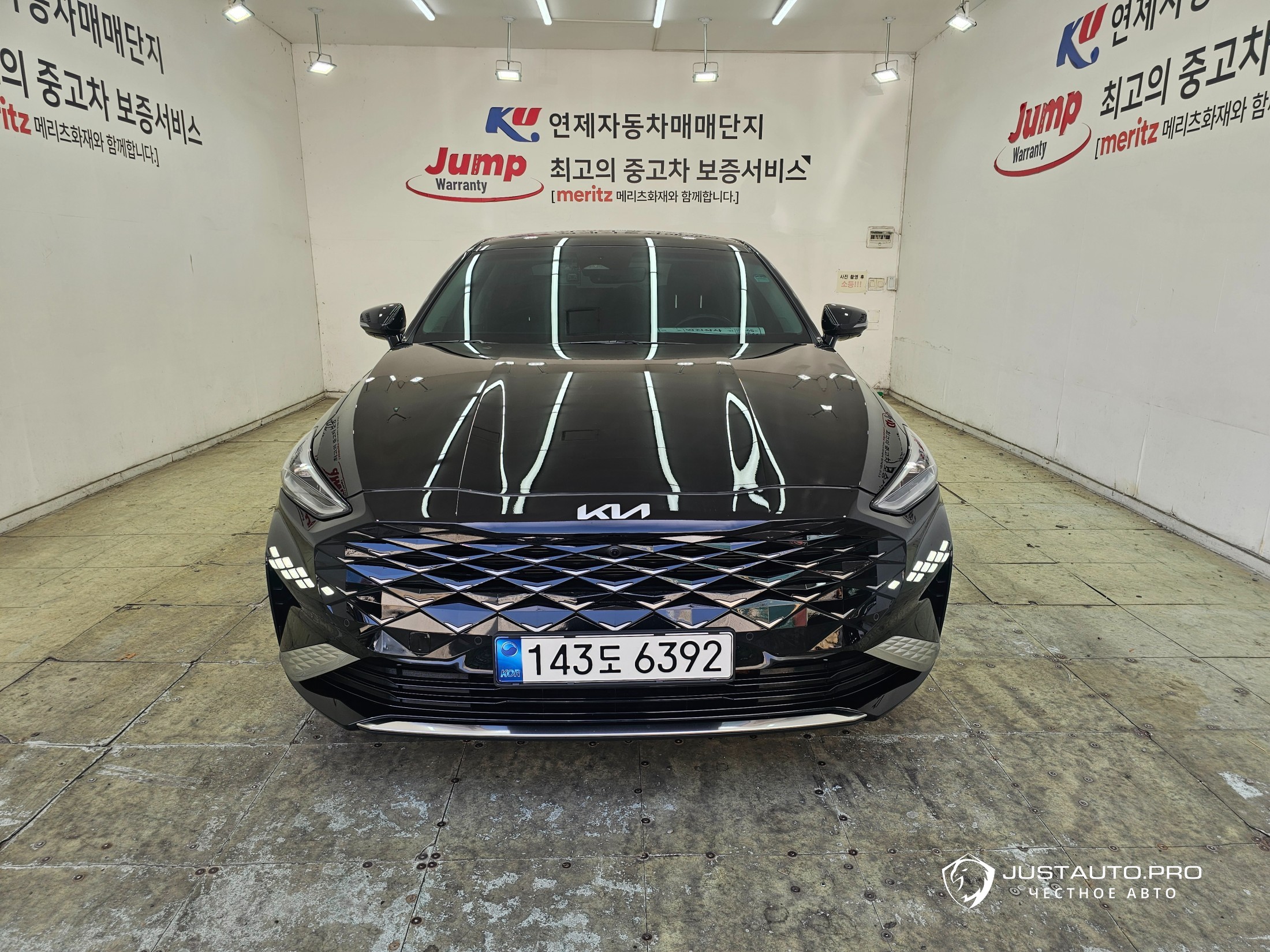 Автомобиль Kia K8