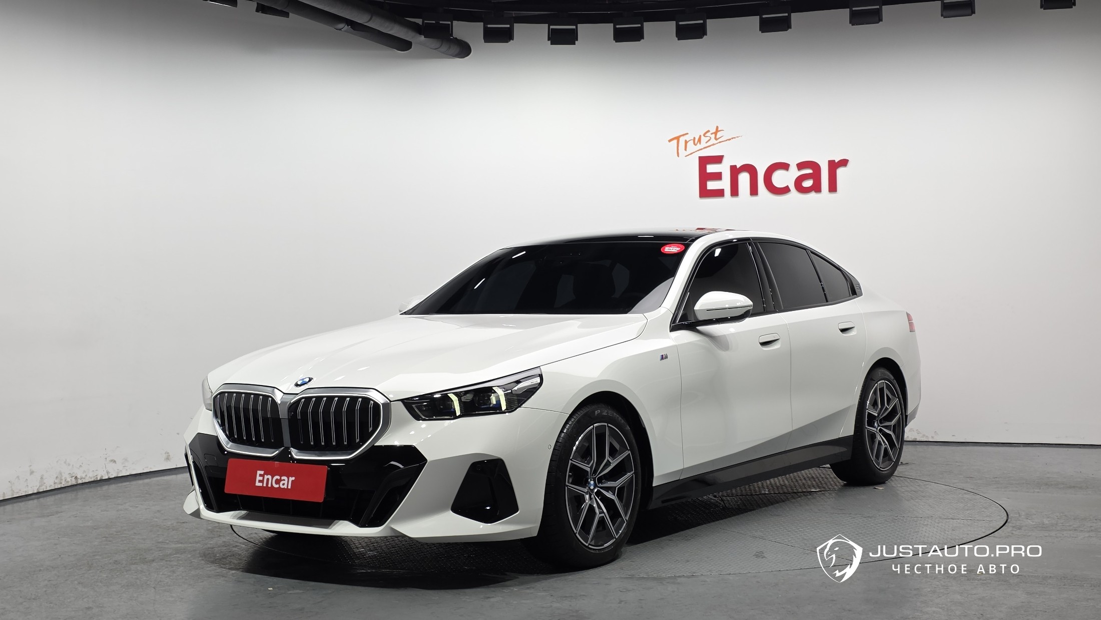 Автомобиль BMW 5-Series