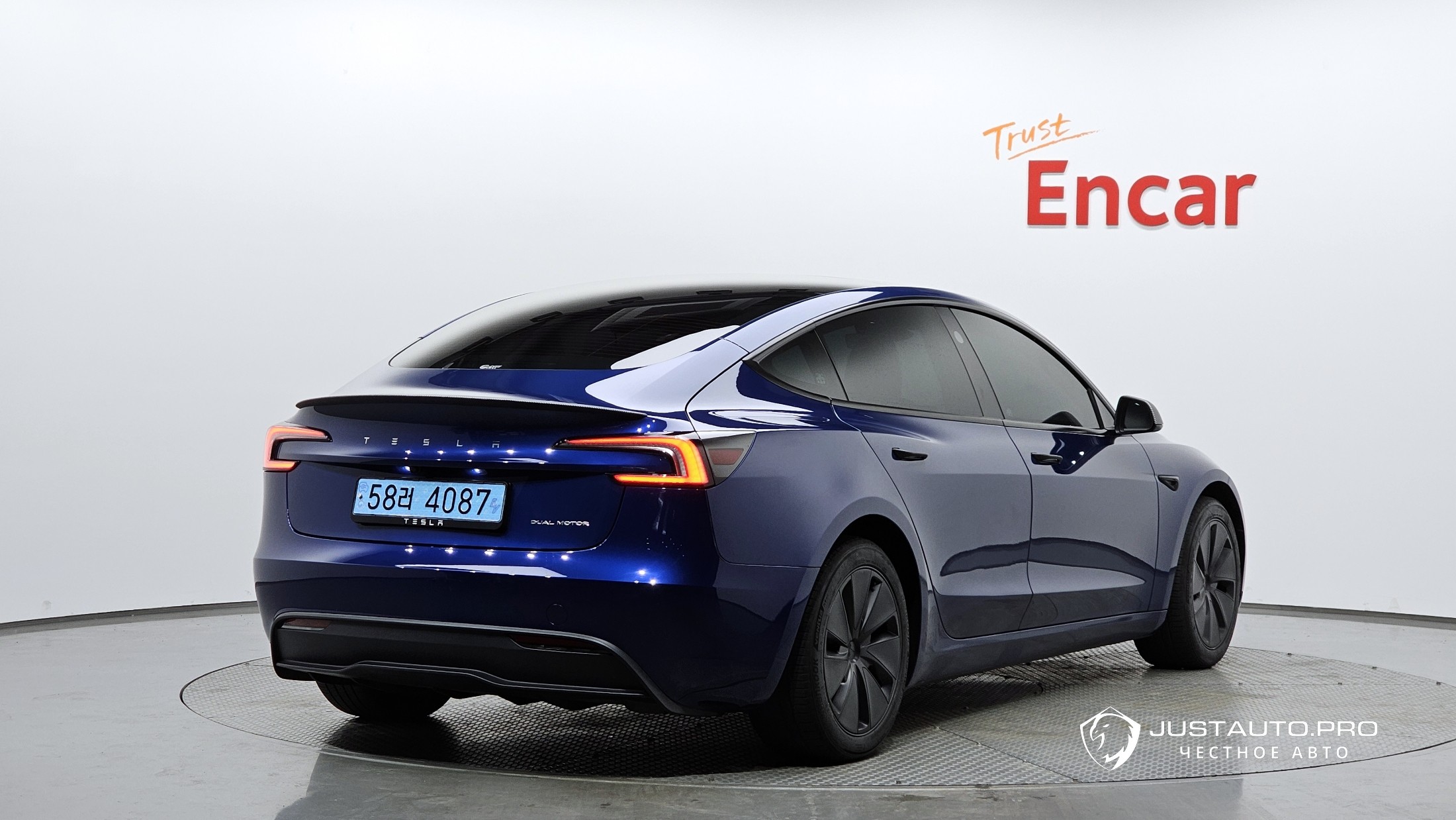 Автомобиль Tesla Model 3