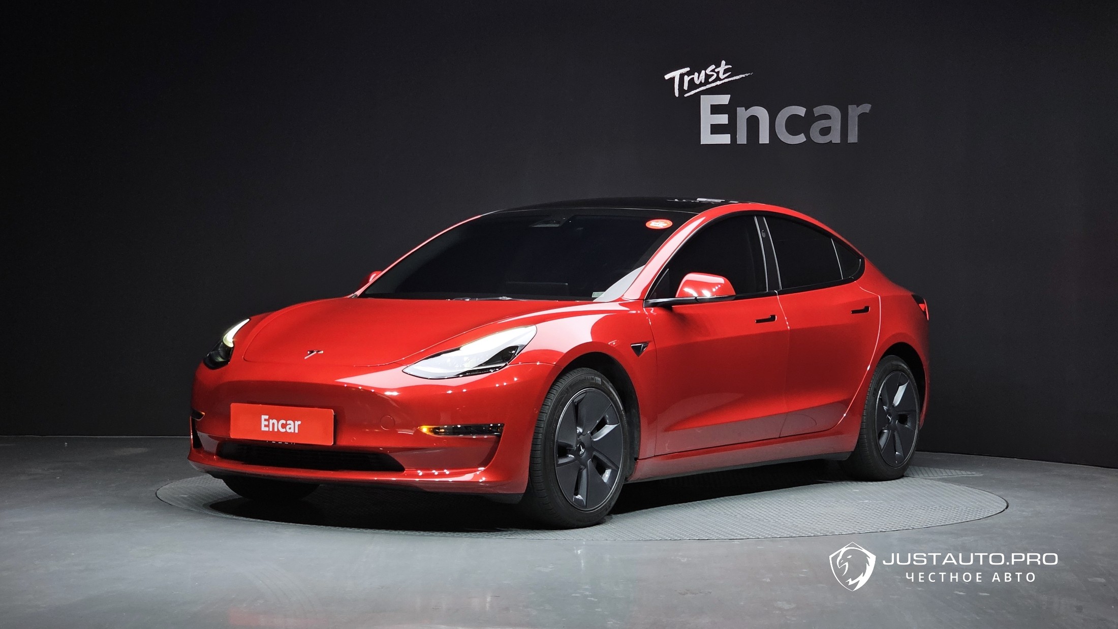 Автомобиль Tesla Model 3