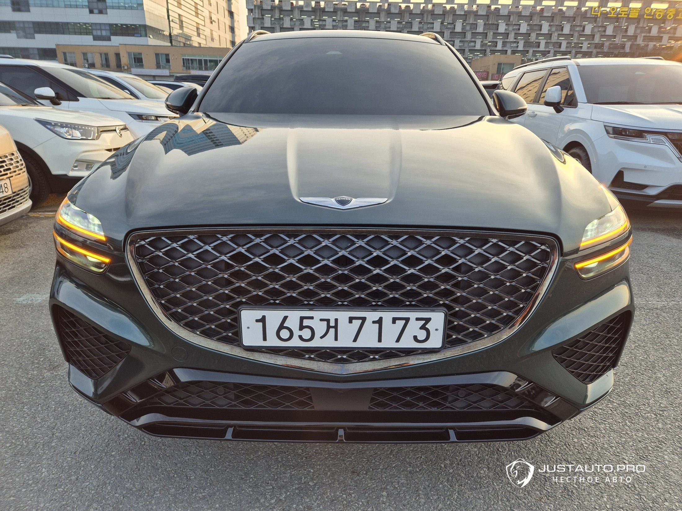 Автомобиль Genesis GV70