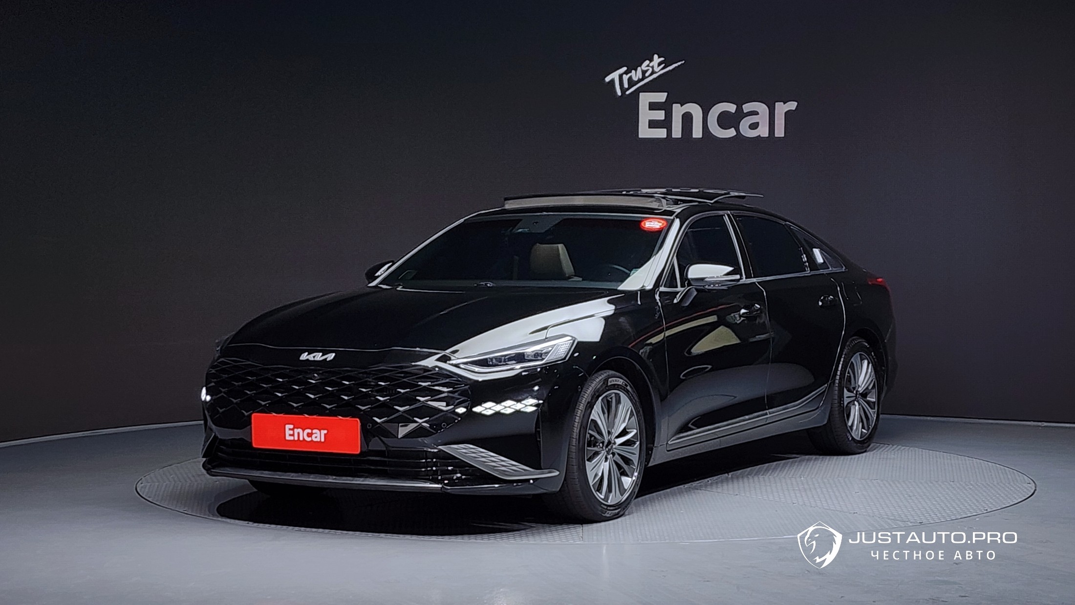 Автомобиль Kia K8