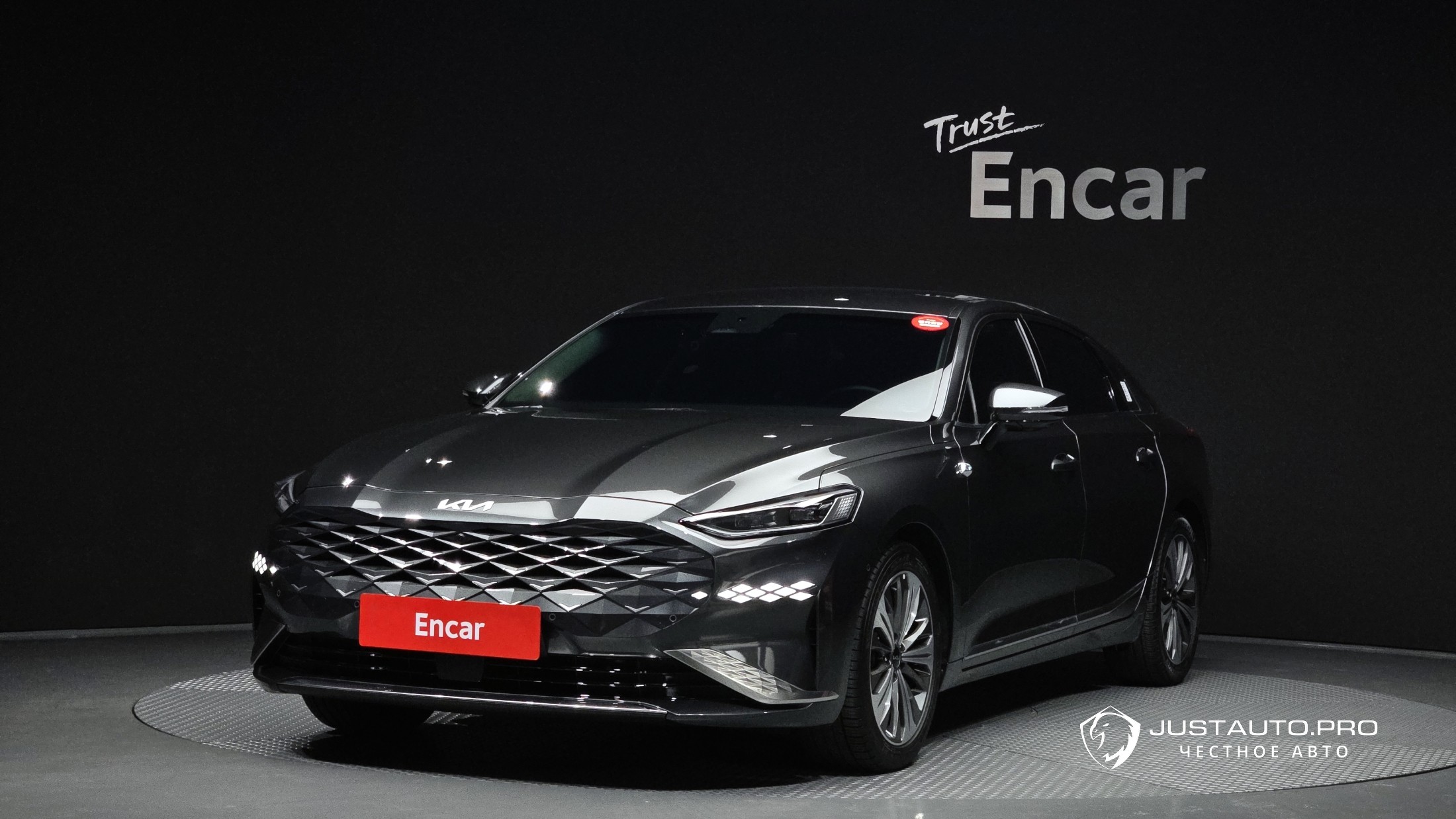 Автомобиль Kia K8