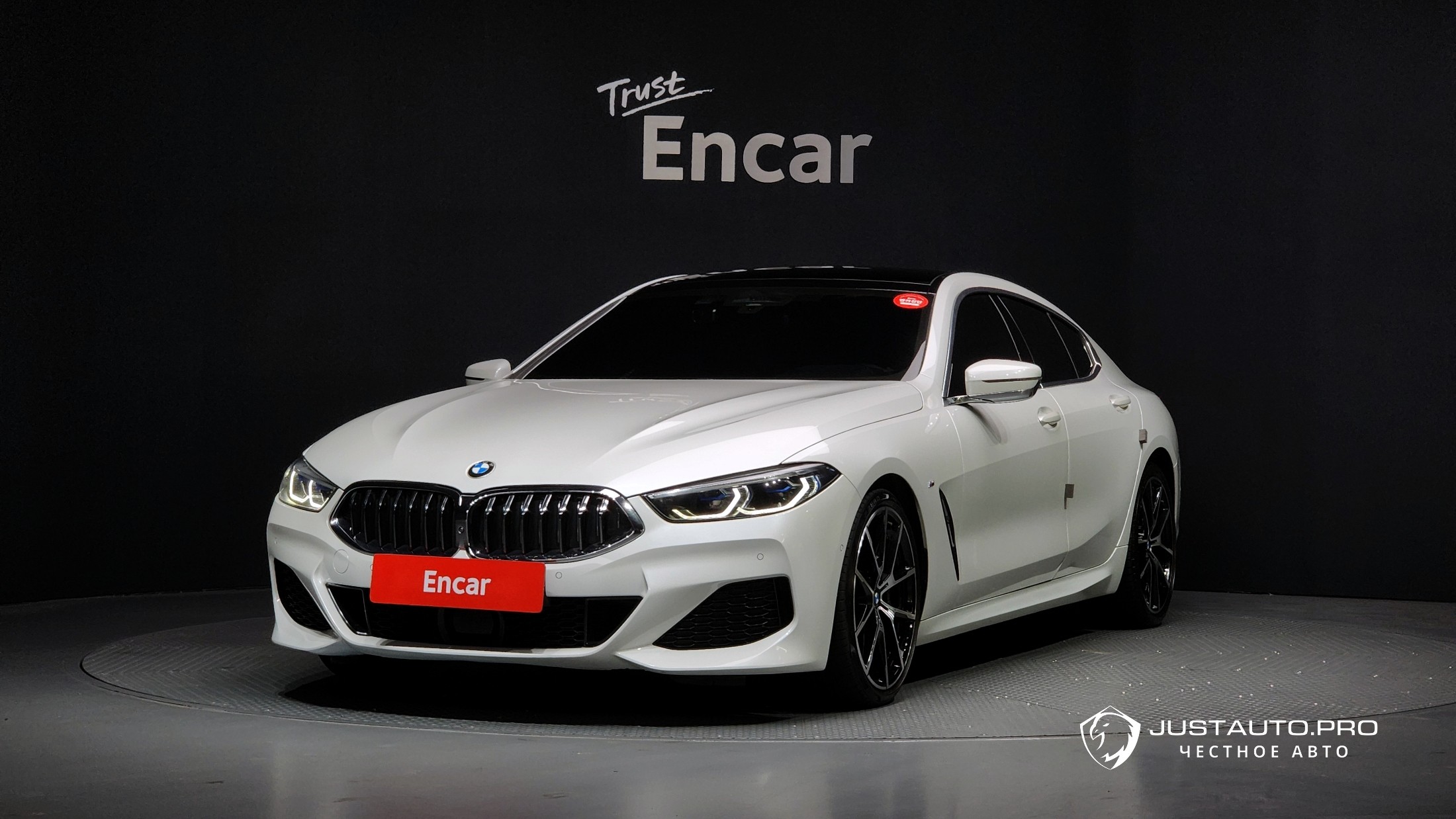 Автомобиль BMW 8-Series