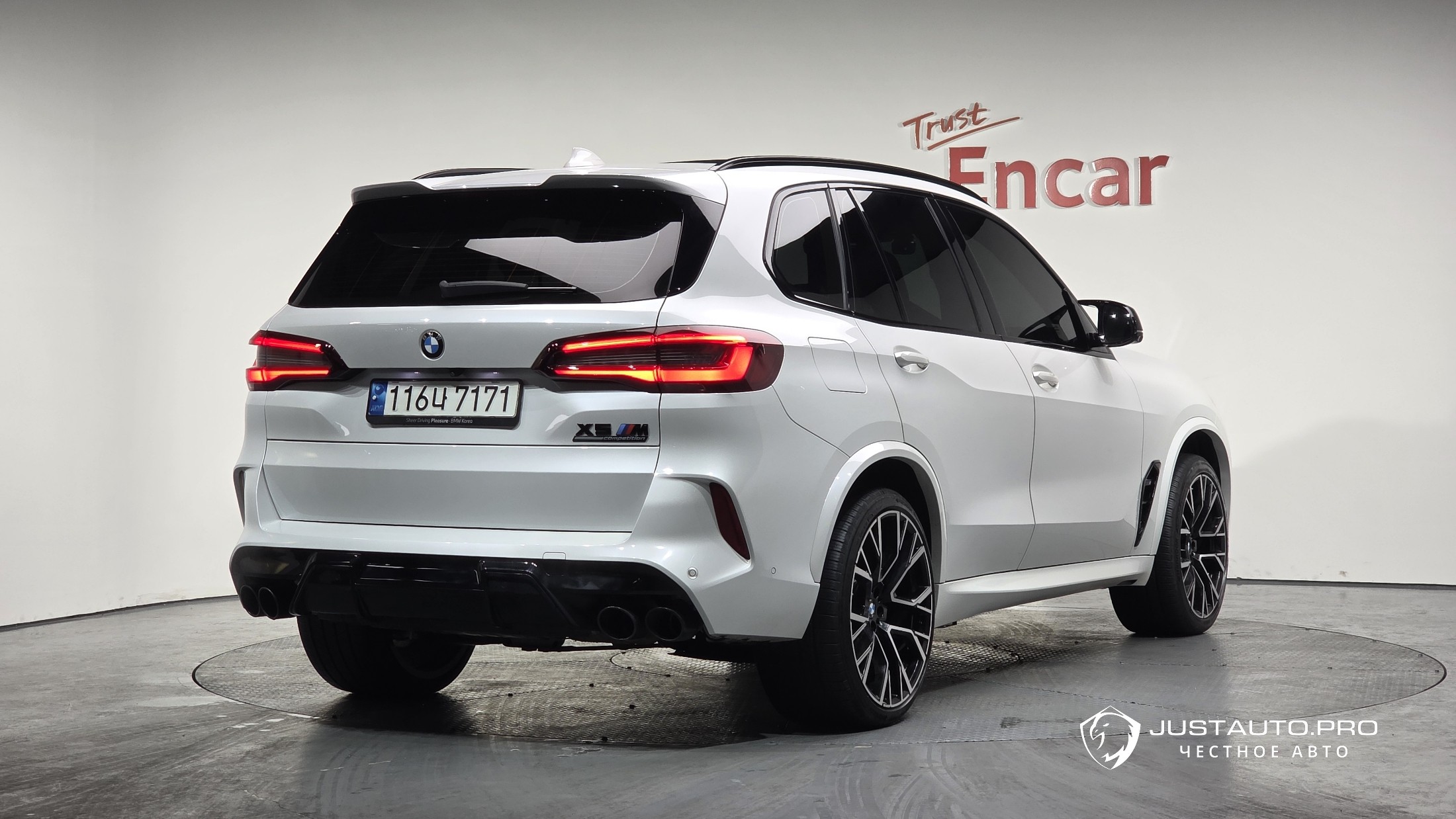 Автомобиль BMW X5M
