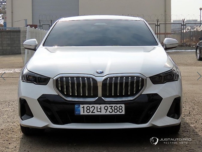 Автомобиль BMW 5-Series