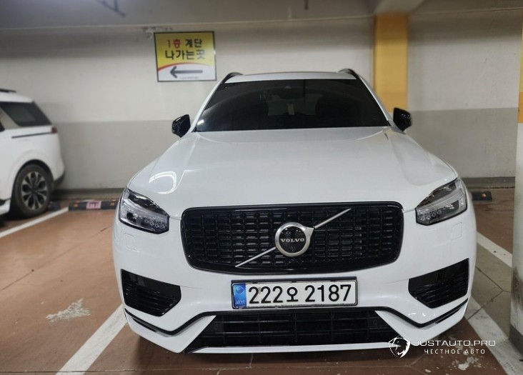 Автомобиль Volvo XC90