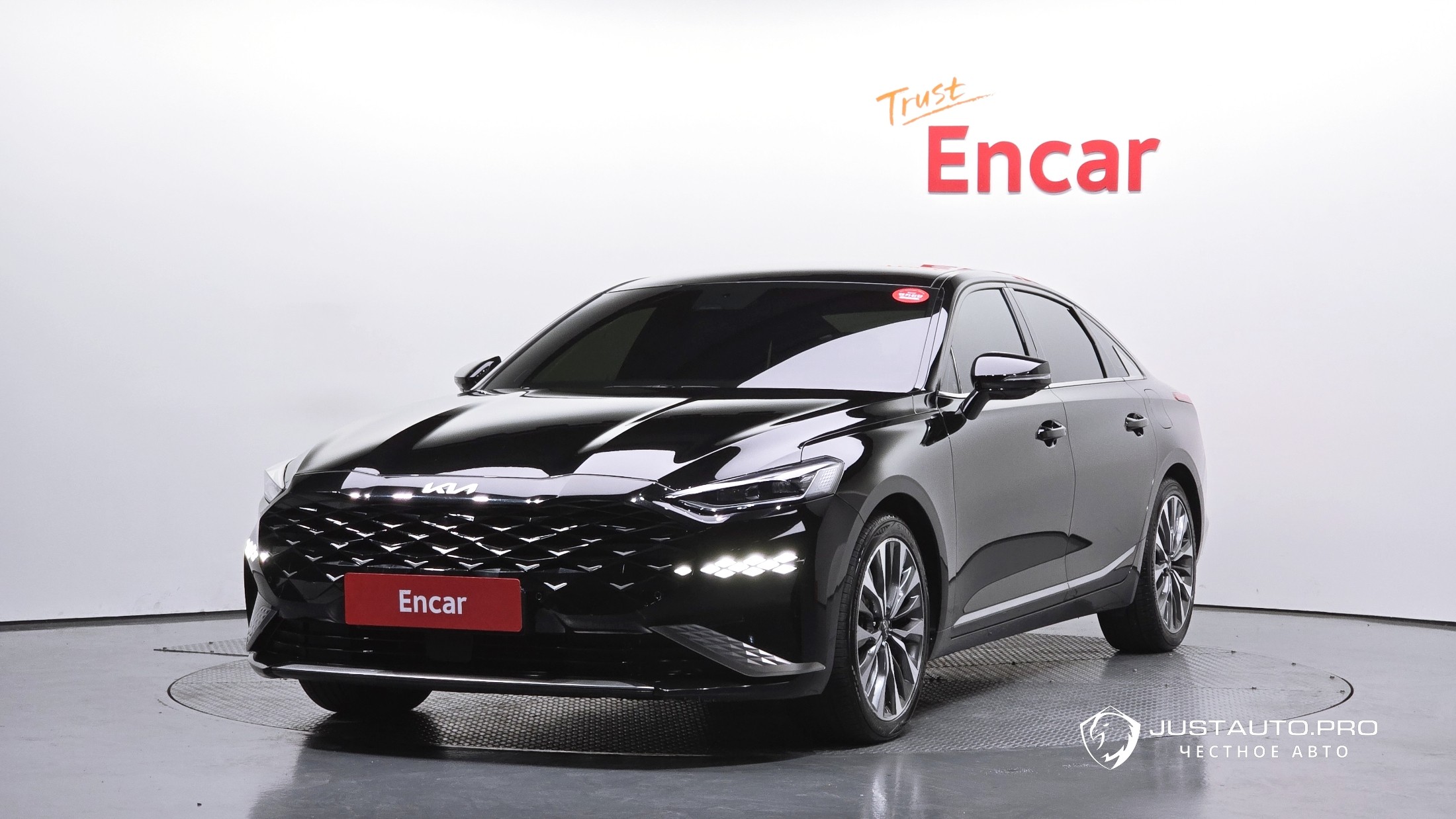 Автомобиль Kia K8